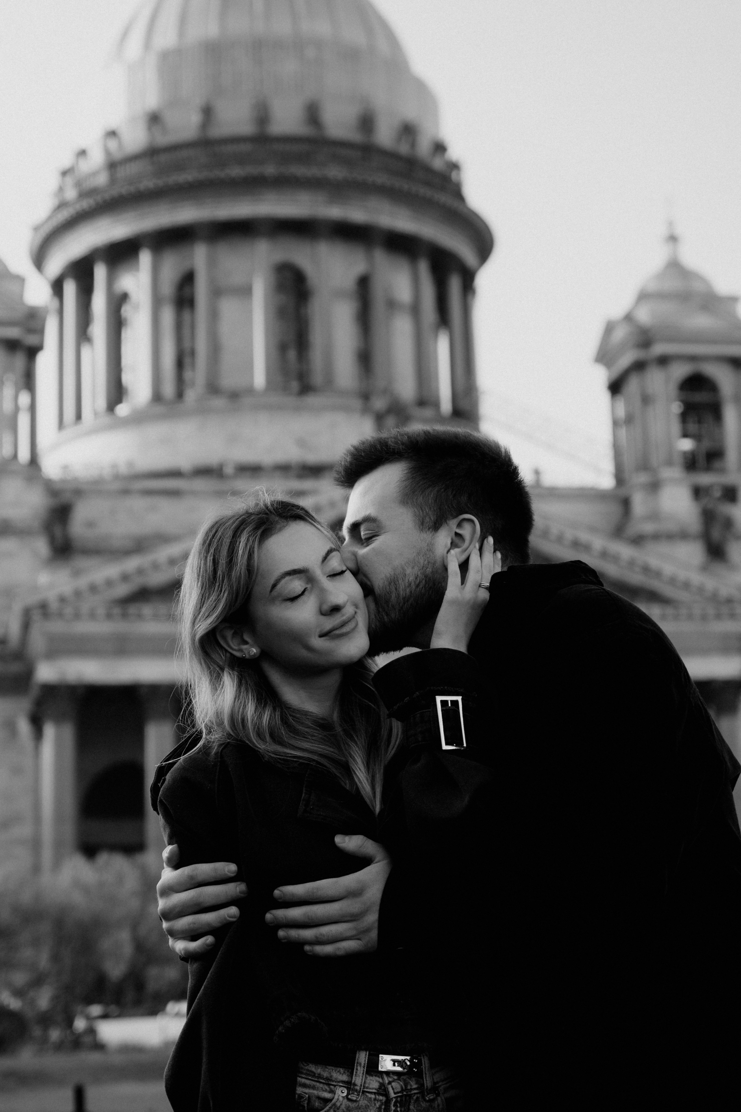 Фотосессия love-story в Санкт-Петербурге. Прогулочная фотосессия для пары.