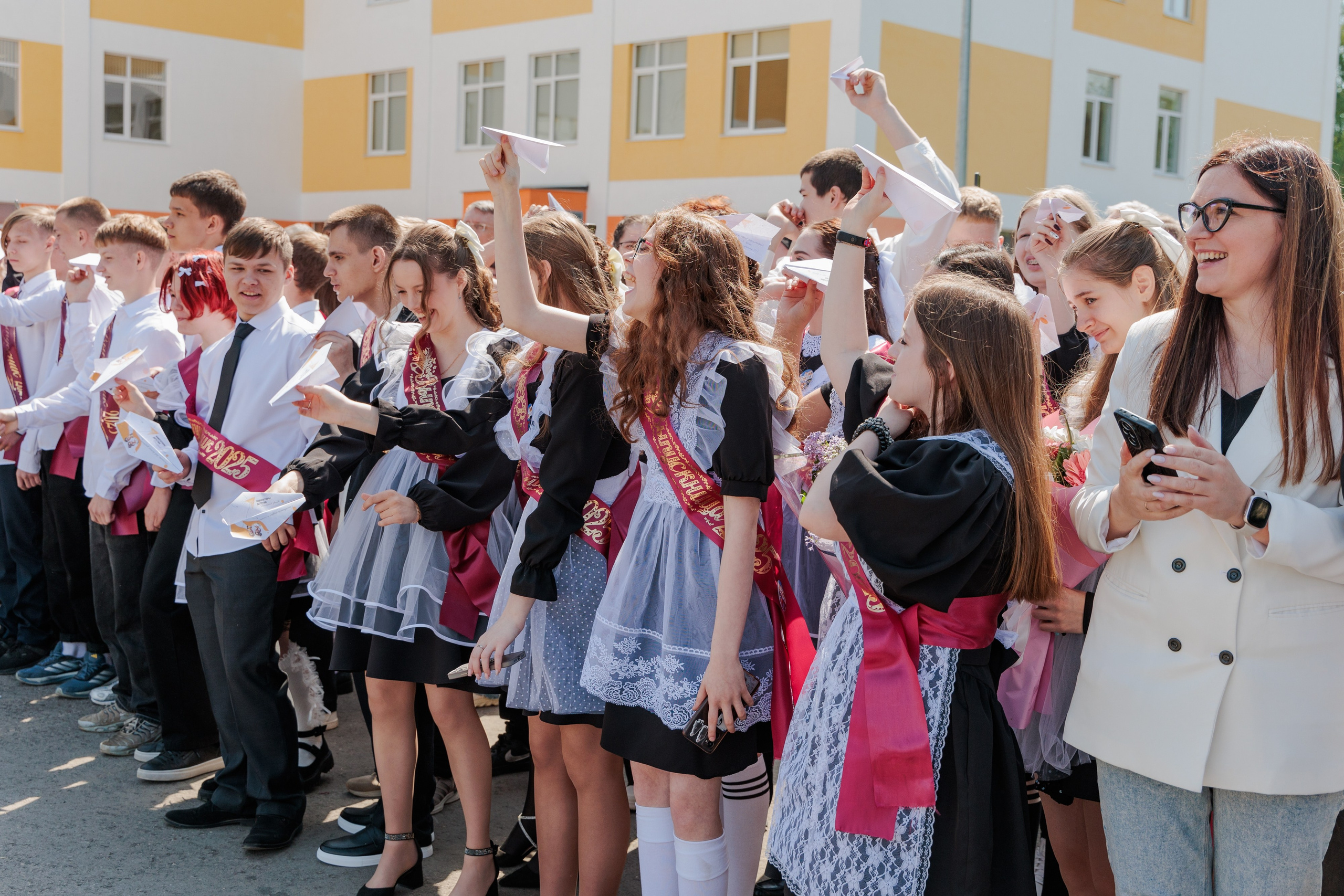 Последний звонок 2025 — фото 9 класса, школьный альбом, выпускной. Фотограф Нижний Новгород Мария Китаева