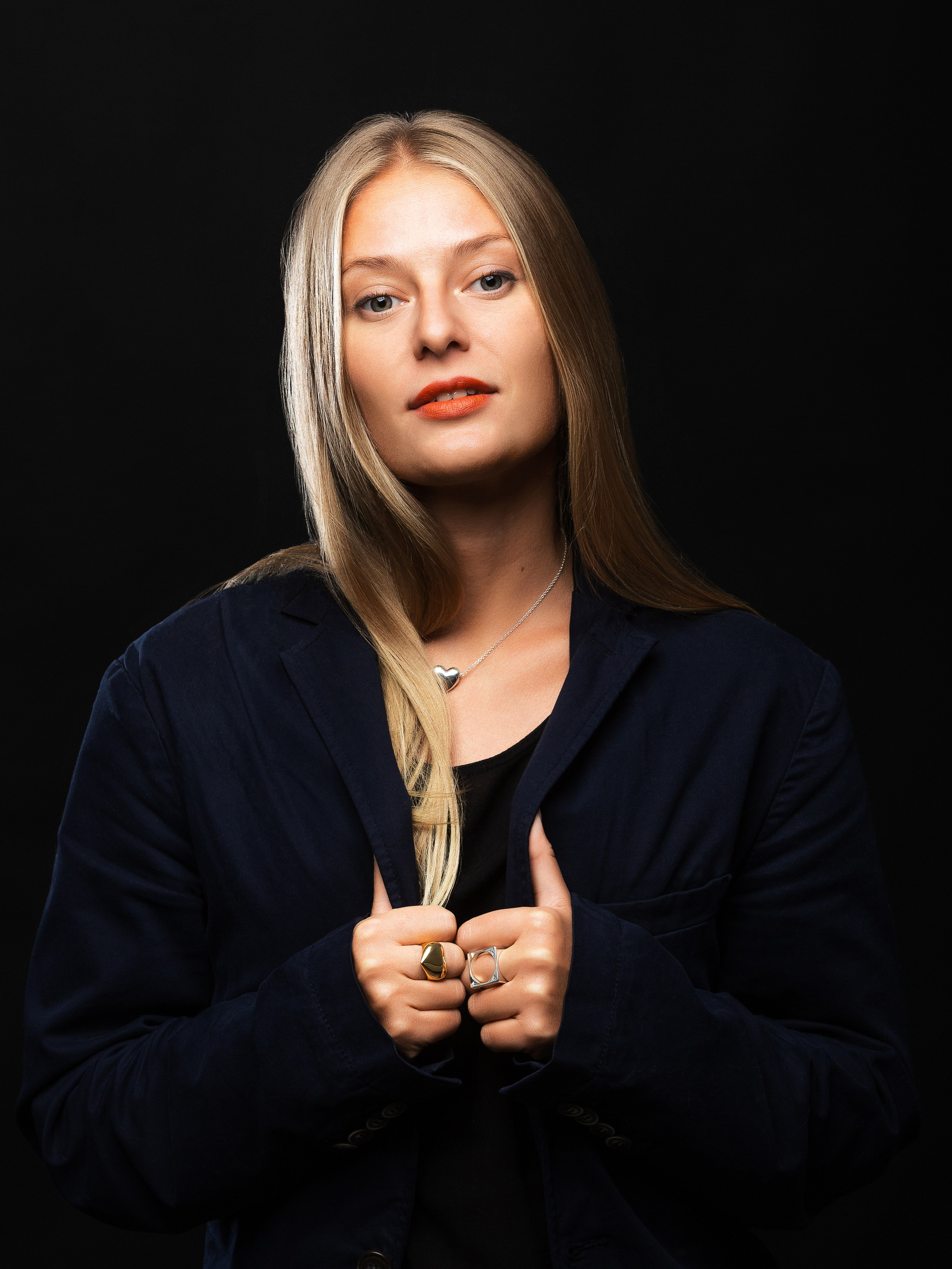 Портретный фотограф в Санкт-Петербурге. Профессиональный фотограф Сергей Пушкин. Студийная фотосессия на заказ. Фото для девушек. Фото для соцсетей. Личный фотограф. Индивидуальная фотосессия. СПб. Частная фотосъёмка. Индивидуальный фотосет. Приватный фотограф. Ню. Художественная фотография. 