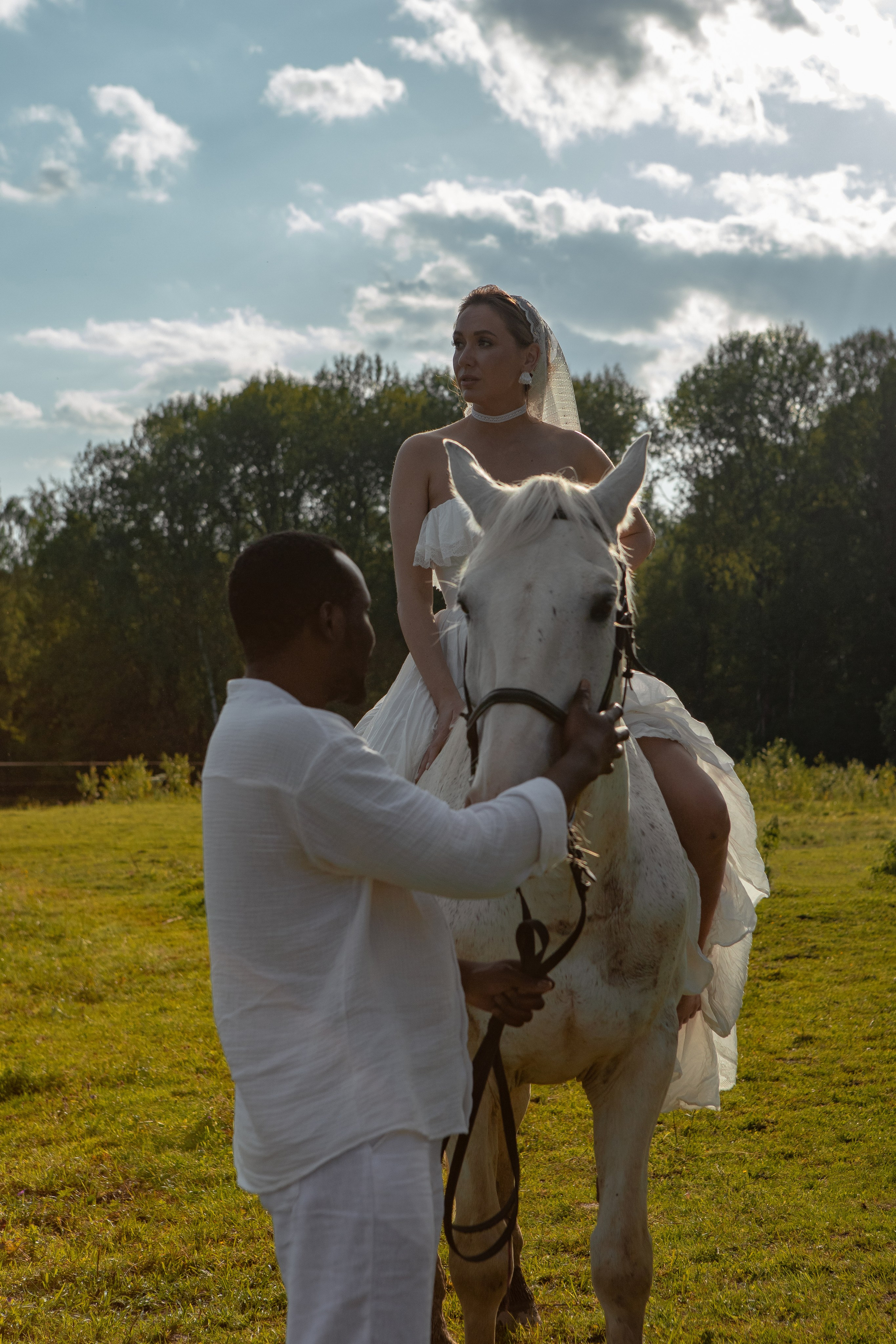 Необычная свадебная фотосессия в Москве с лошадьми