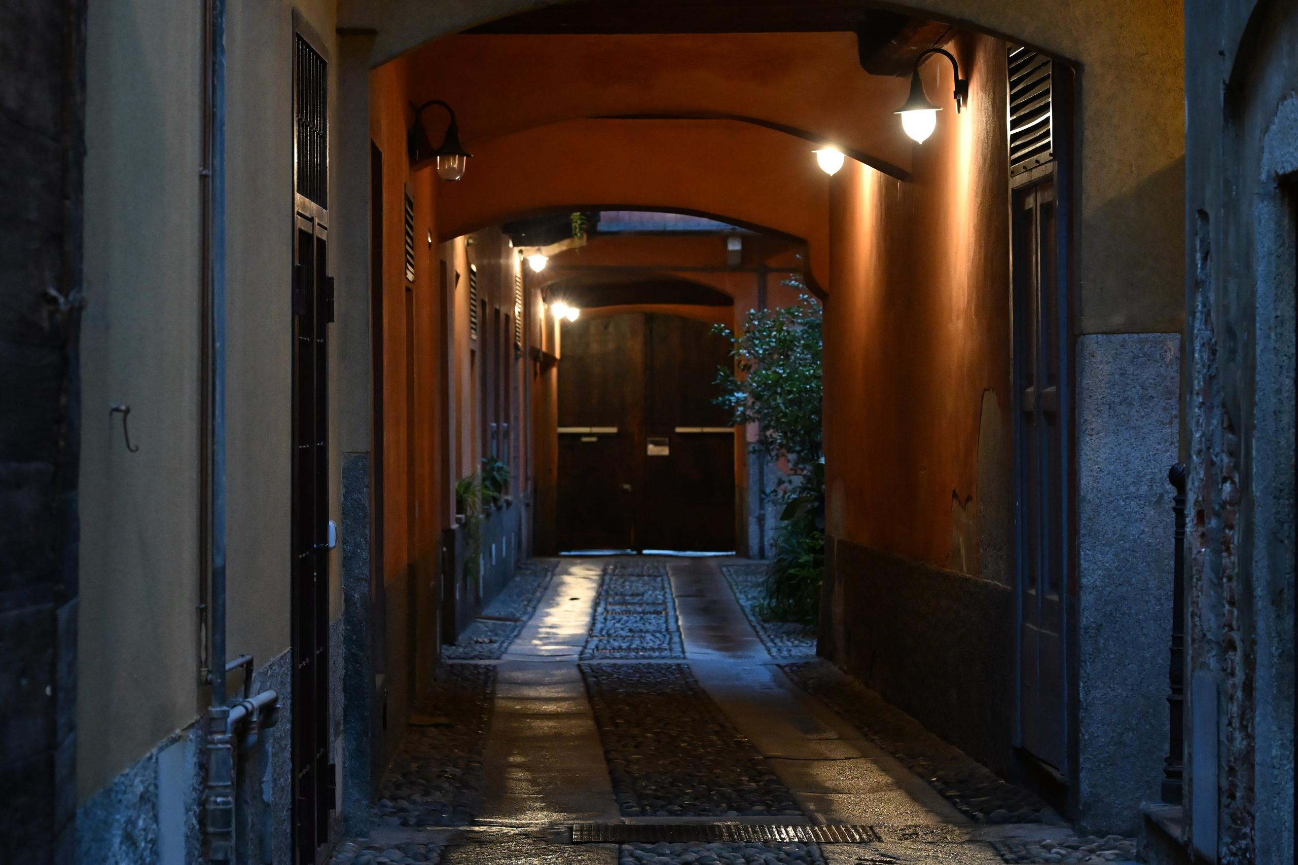 Milano: Navigli, City, Trams. Фотограф Минск
