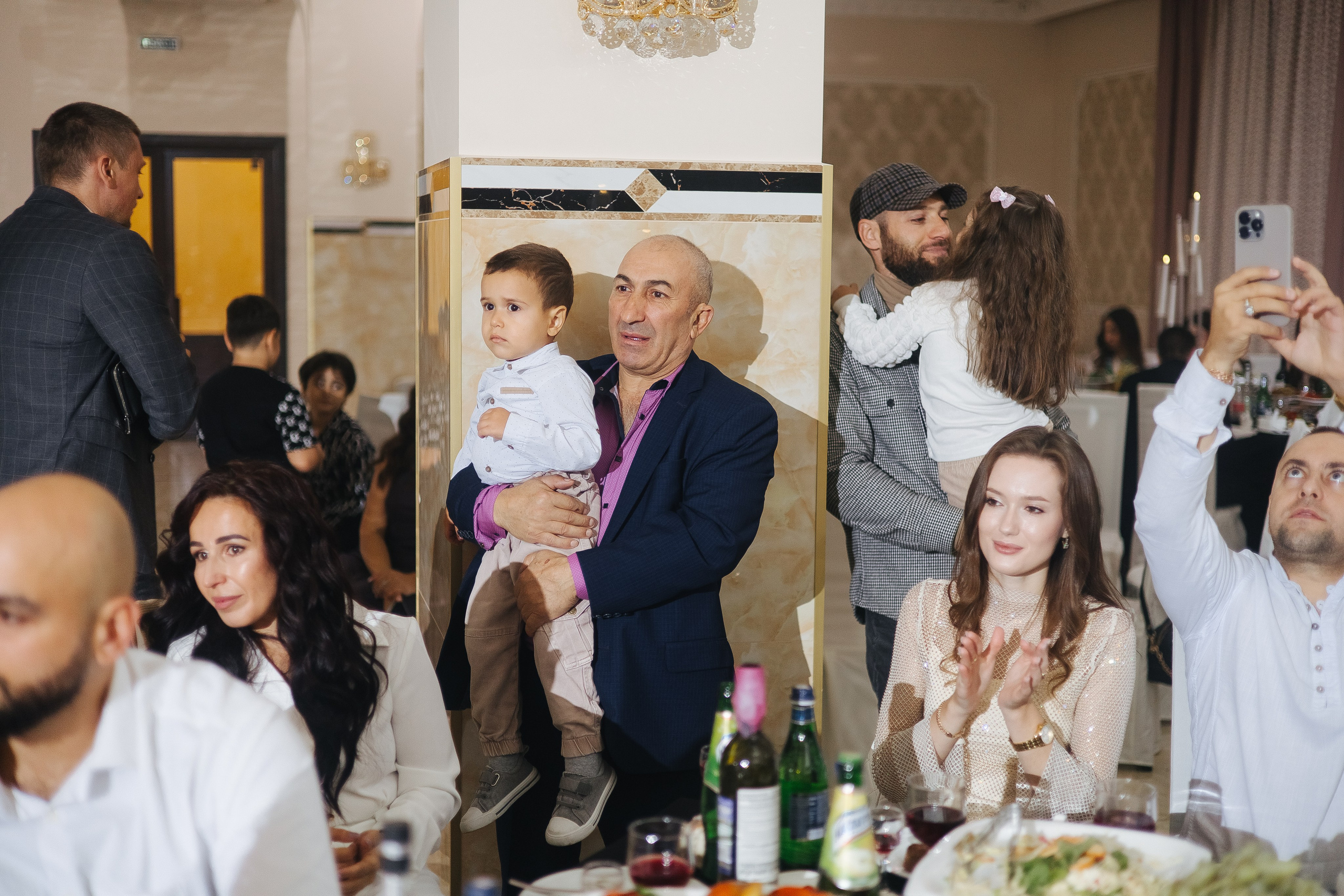 Ани и Назели. 35&5 День рождения, «Янтарь». Фотограф в Красноярске Надежда Воскресенская