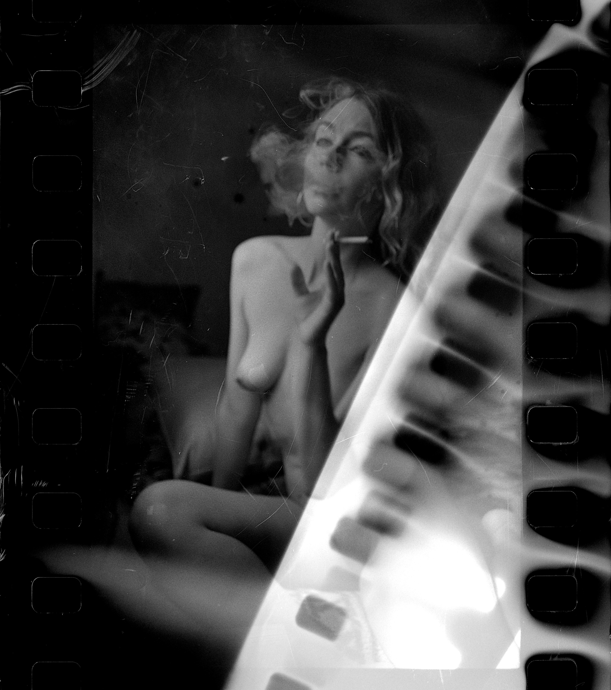 Арт-ню съемка на черно-белую пленку. Art nude film photographer Roman Silentium
