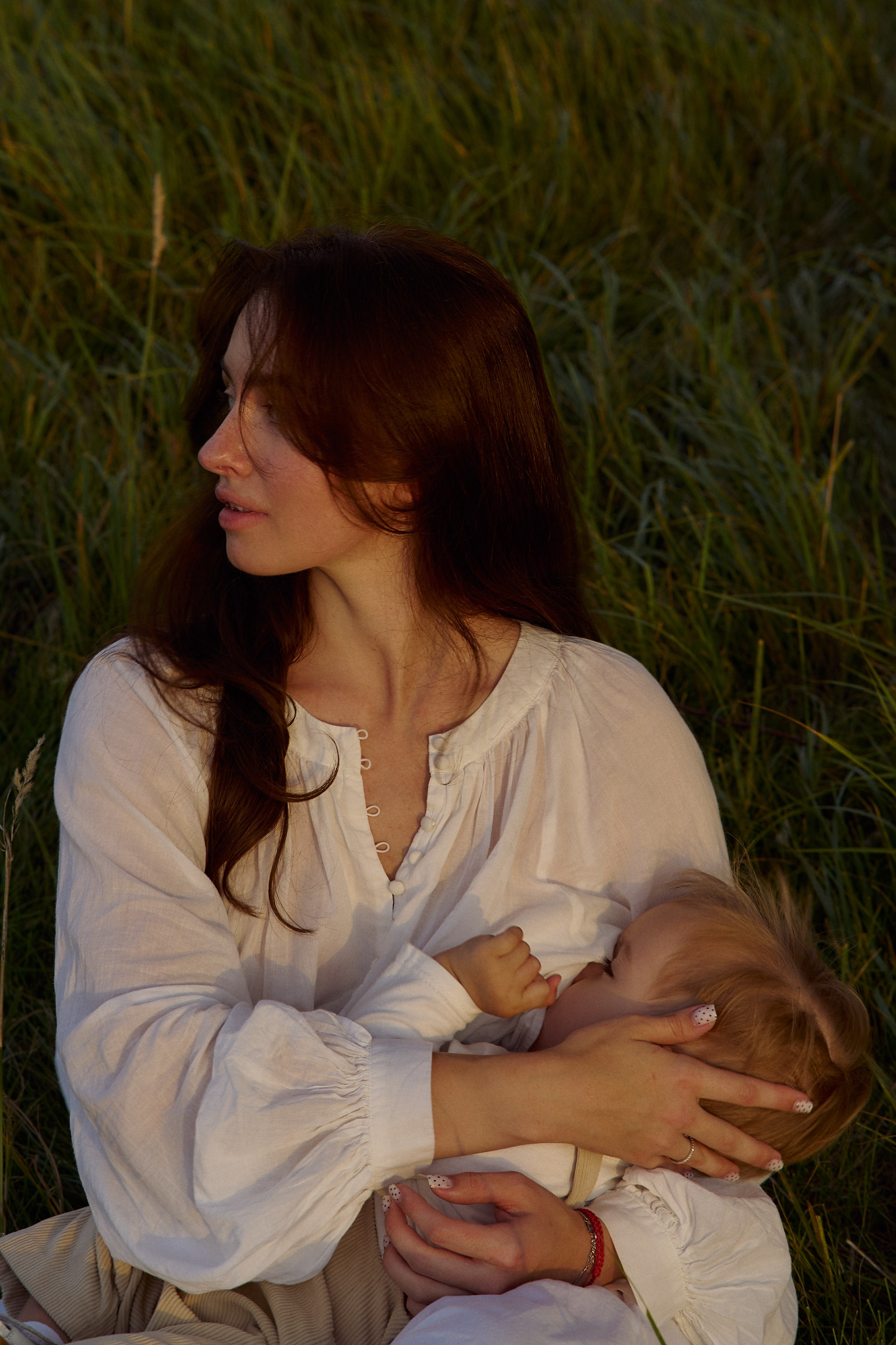 Шамиль, Аня и Марс в поле с барашками. Семейный и свадебный lifestyle-фотограф в Москве Мария Петрова