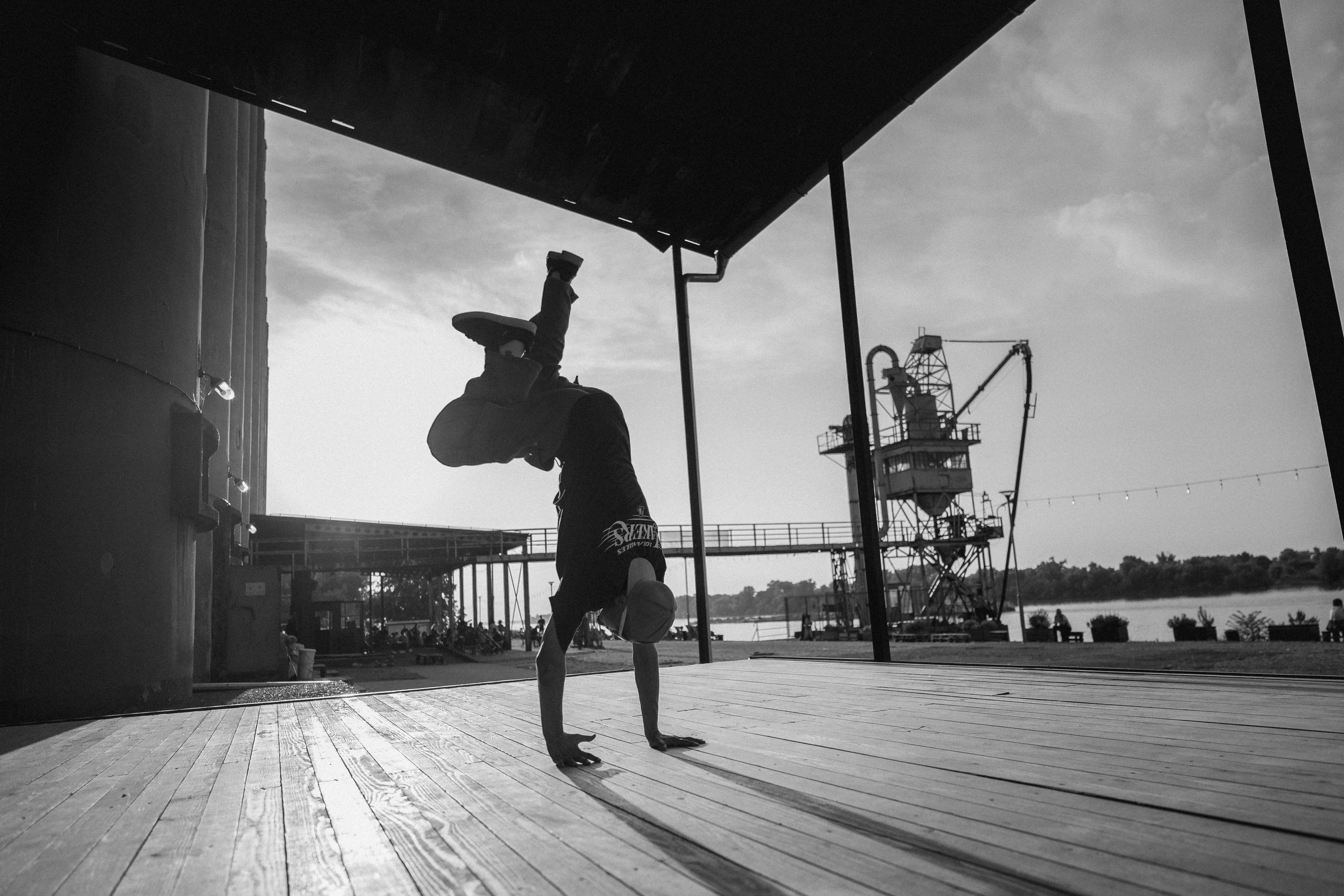Мужская фотосессия в городе, фото съемка танца. Фотограф в Белграде Чугреева Елена