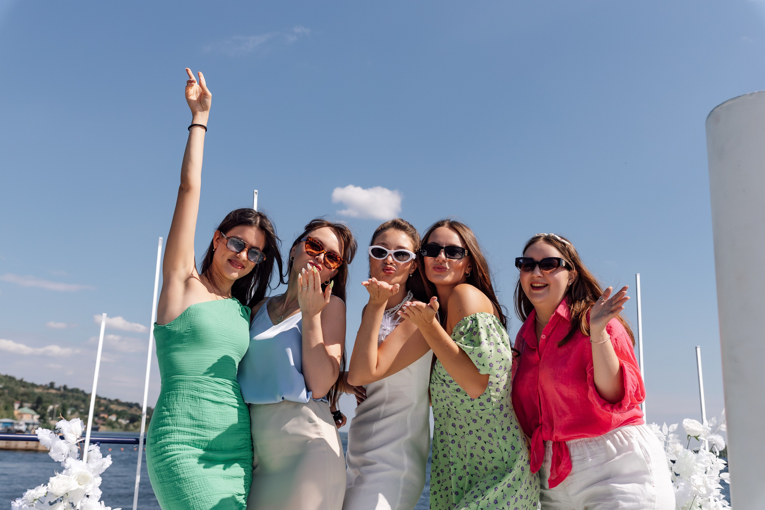 Александра и Геннадий. Яхта. Свадебный фотограф в Саратове