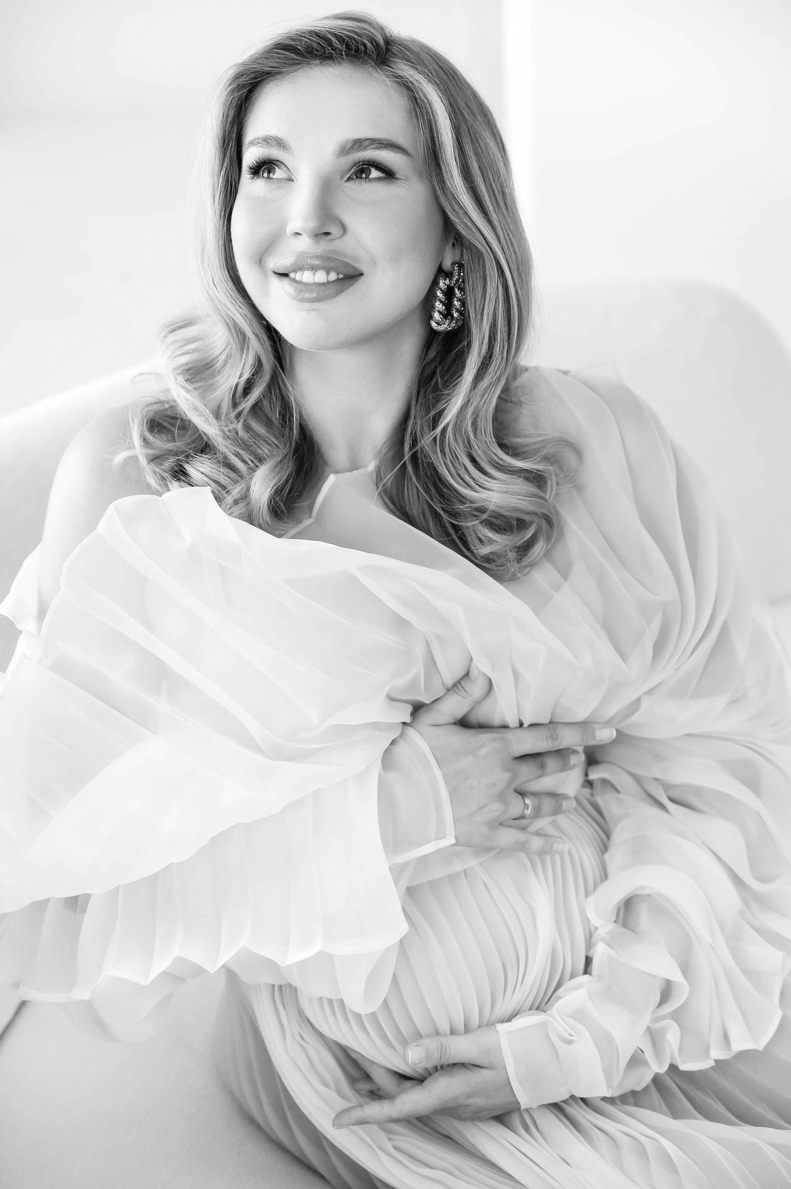 Профессиональный семейный и беременный фотограф в Санкт-Петербурге — Маргарита Иванова. Индивидуальные фотосессии под ключ: от образа до гот. Профессиональный фотограф беременности в СПБ. Стильные фотосессии беременности в стиле минимализм и классическая фотография