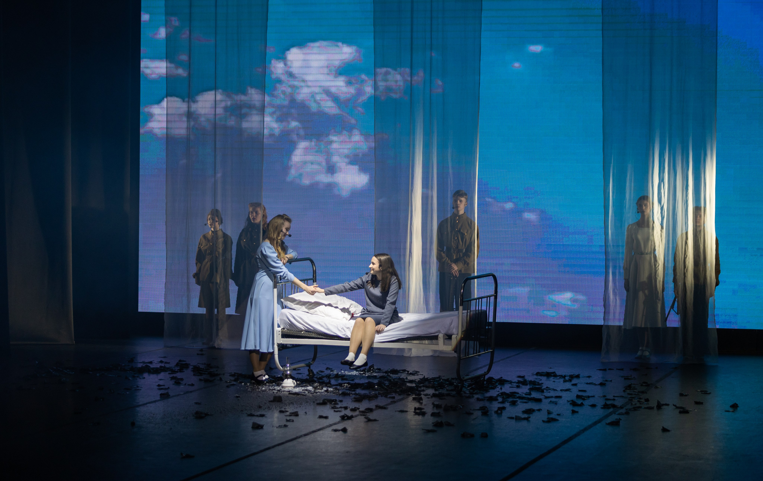 Спектакль «Будем жить». Молодежный театр Призма. Фотограф в Нижнем Новгороде, Дзержинске Олеся Хозяева