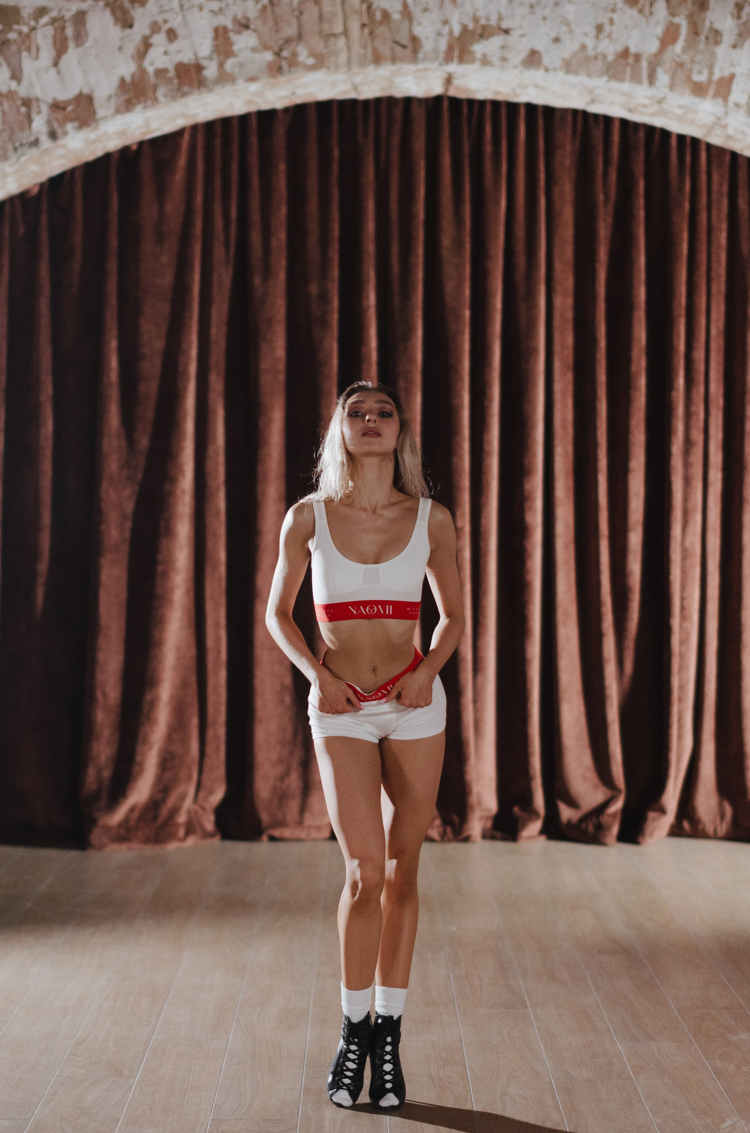 Фото-подглядки с видеосъемки танцевальной команды «Secret». Денисова Аля — фотограф для парных съемок и индивидуальных историй в Барнауле