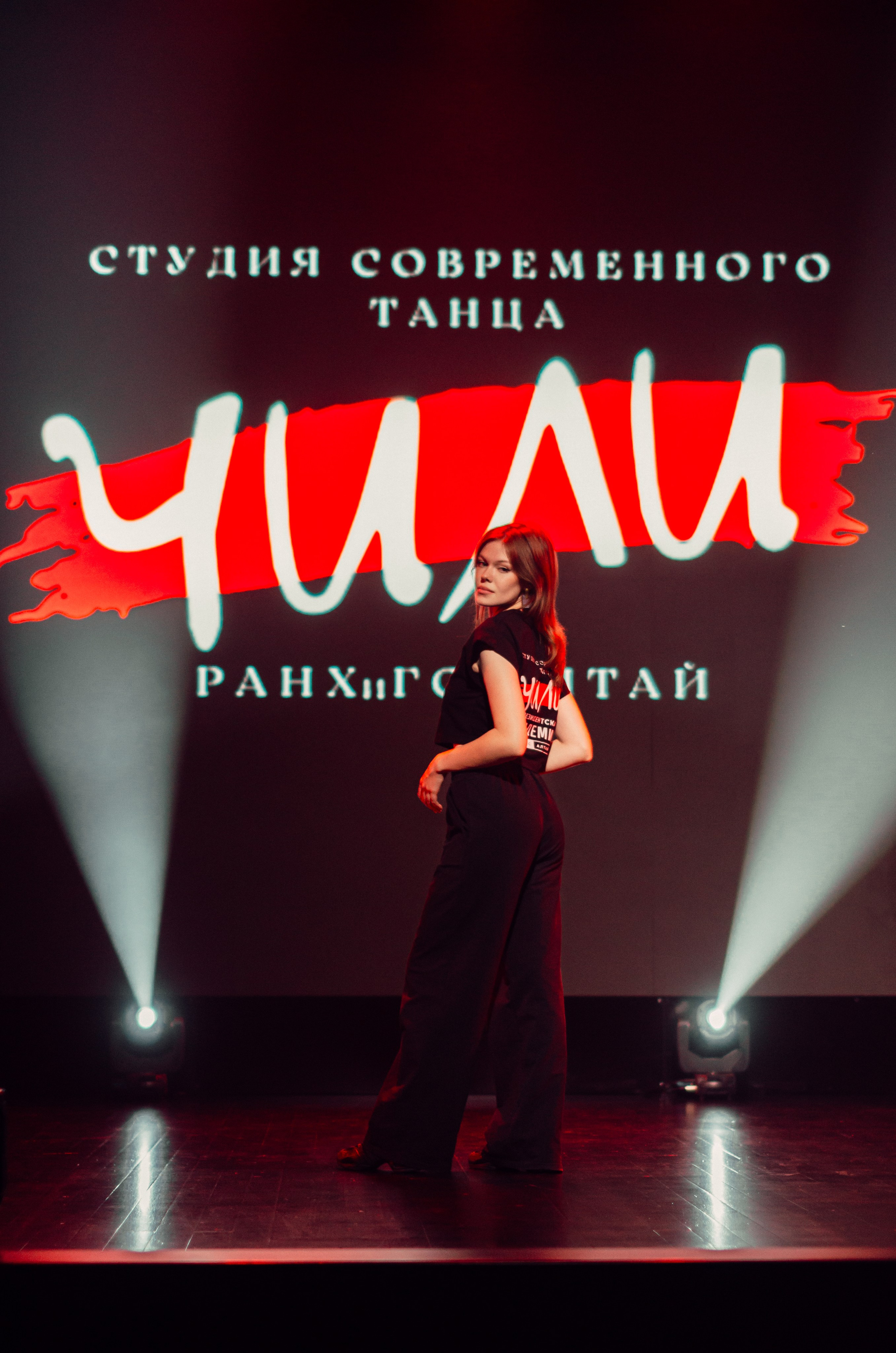 Групповая фотосъемка танцевального коллектива. Денисова Аля — фотограф для парных съемок и индивидуальных историй в Барнауле