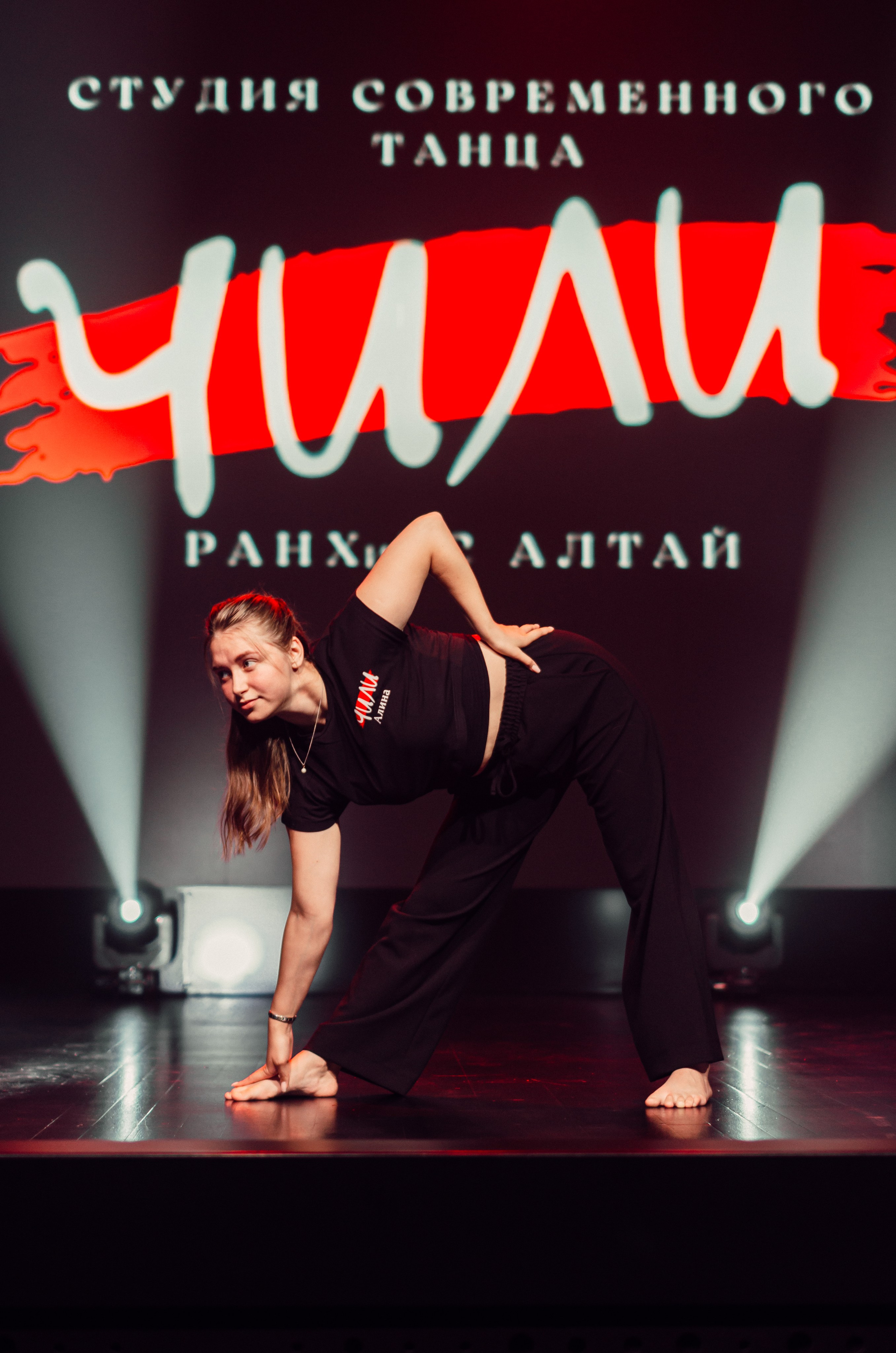 Групповая фотосъемка танцевального коллектива. Денисова Аля — фотограф для парных съемок и индивидуальных историй в Барнауле