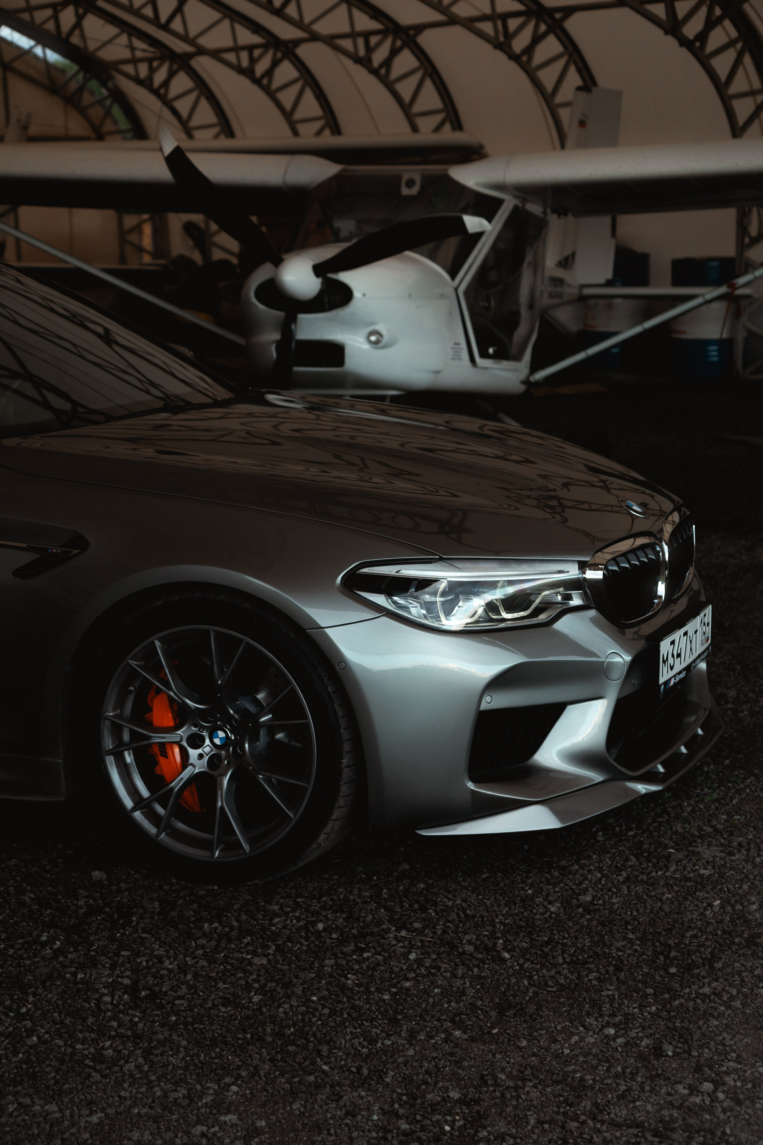 BMW M5 with plane. Автомобильный фотограф и видеограф в Новосибирске|Александра Косухина