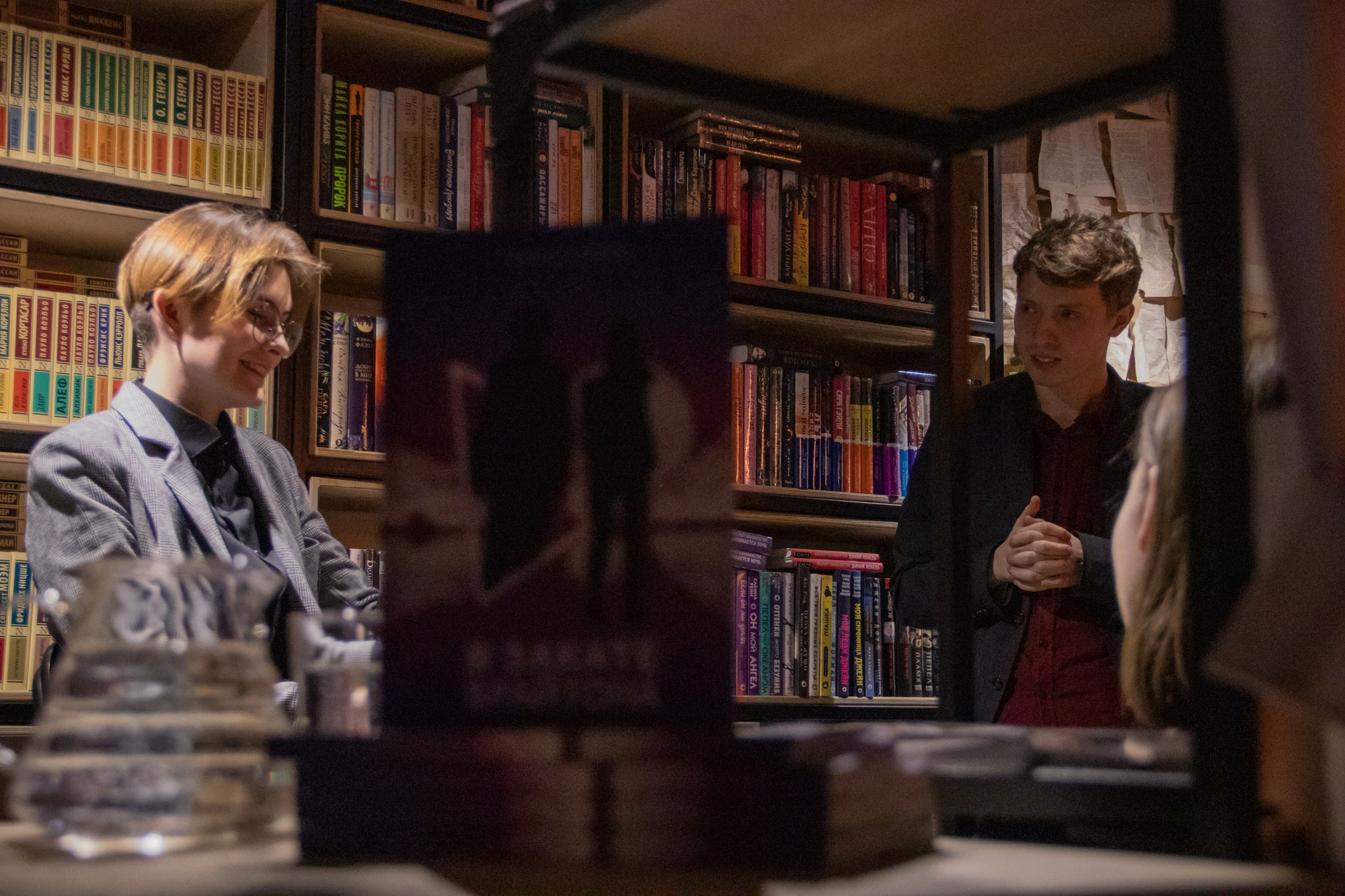 Презентация книги в кофейне «Издательство кофе». Репортажный, промышленный и маркетплейс-фотограф Дмитрий Чернат