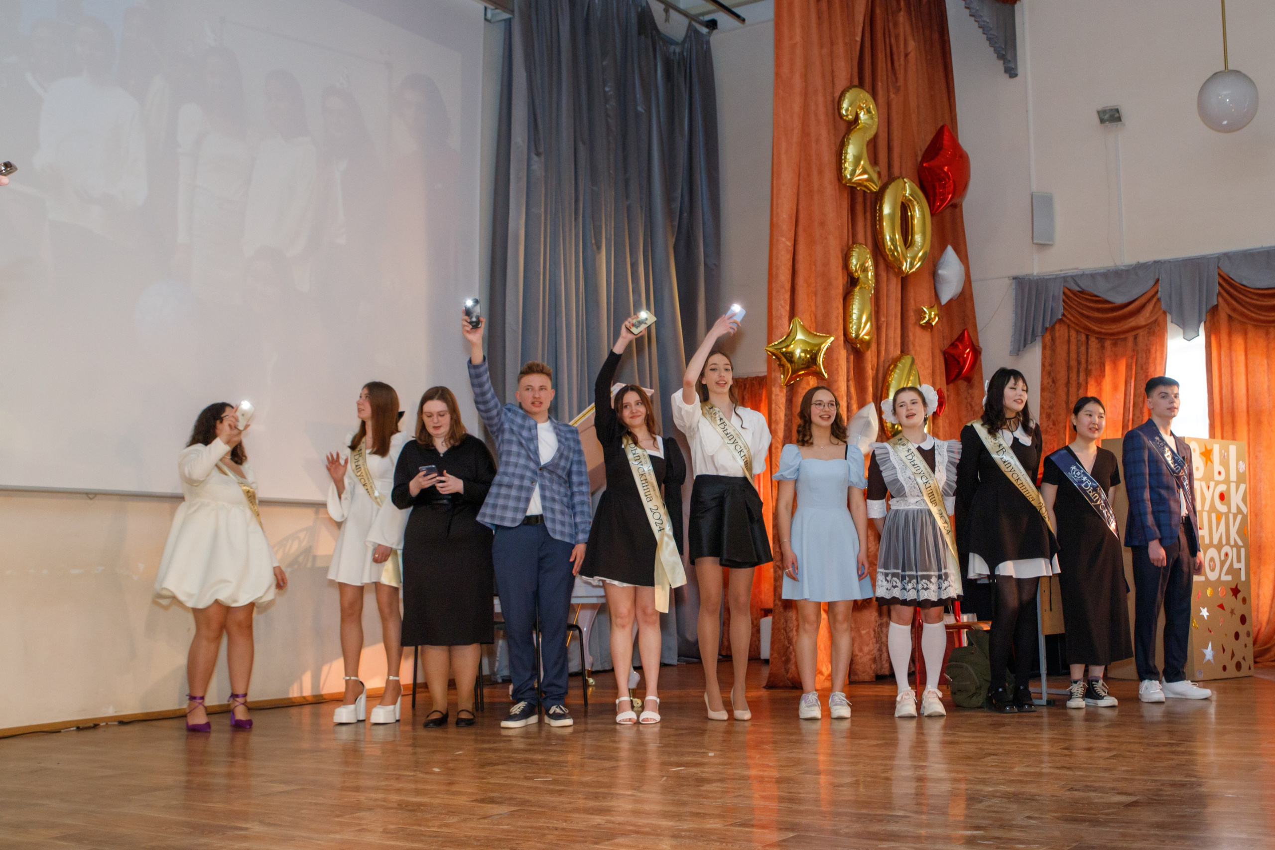 Репортажная съемка с Последнего звонка в школе в Москве. Семейный и школьный фотограф в Москве Анна Ткач