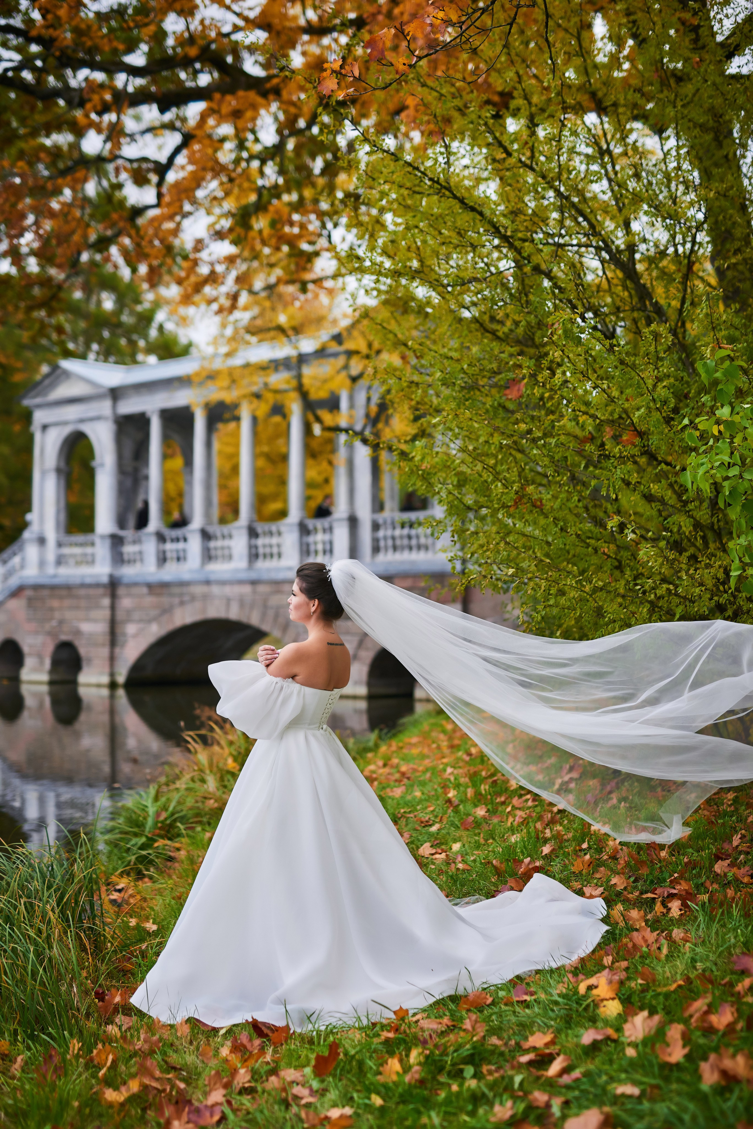 Осенняя свадебная прогулка в Екатерининском парке в Пушкине. Портретный, семейный и свадебный фотограф в Санкт-Петербурге и в Пушкине Ширяев Денис