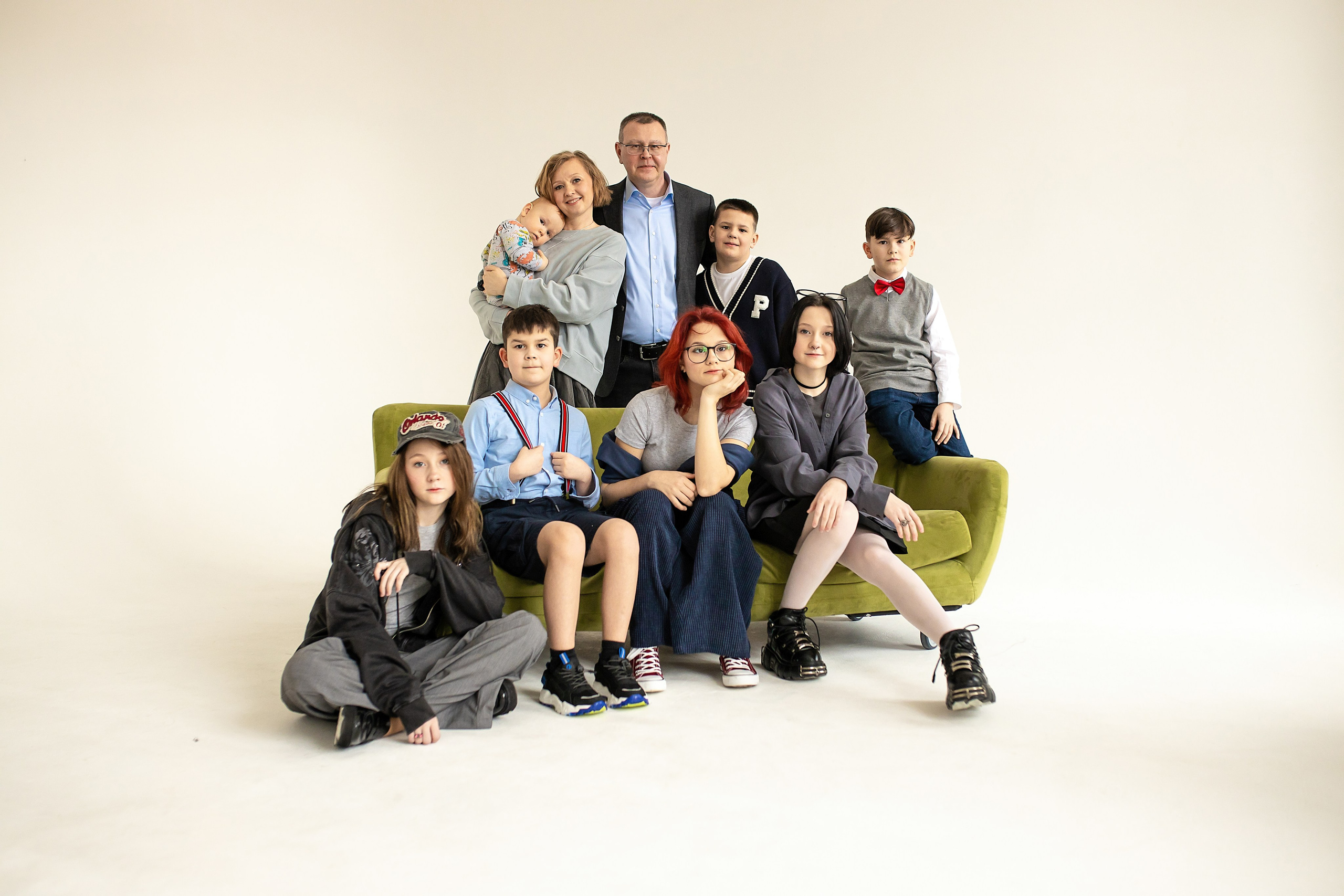 Семейная фотосессия на циклораме с естественным светом. Фотограф в Железнодорожном и Балашихе