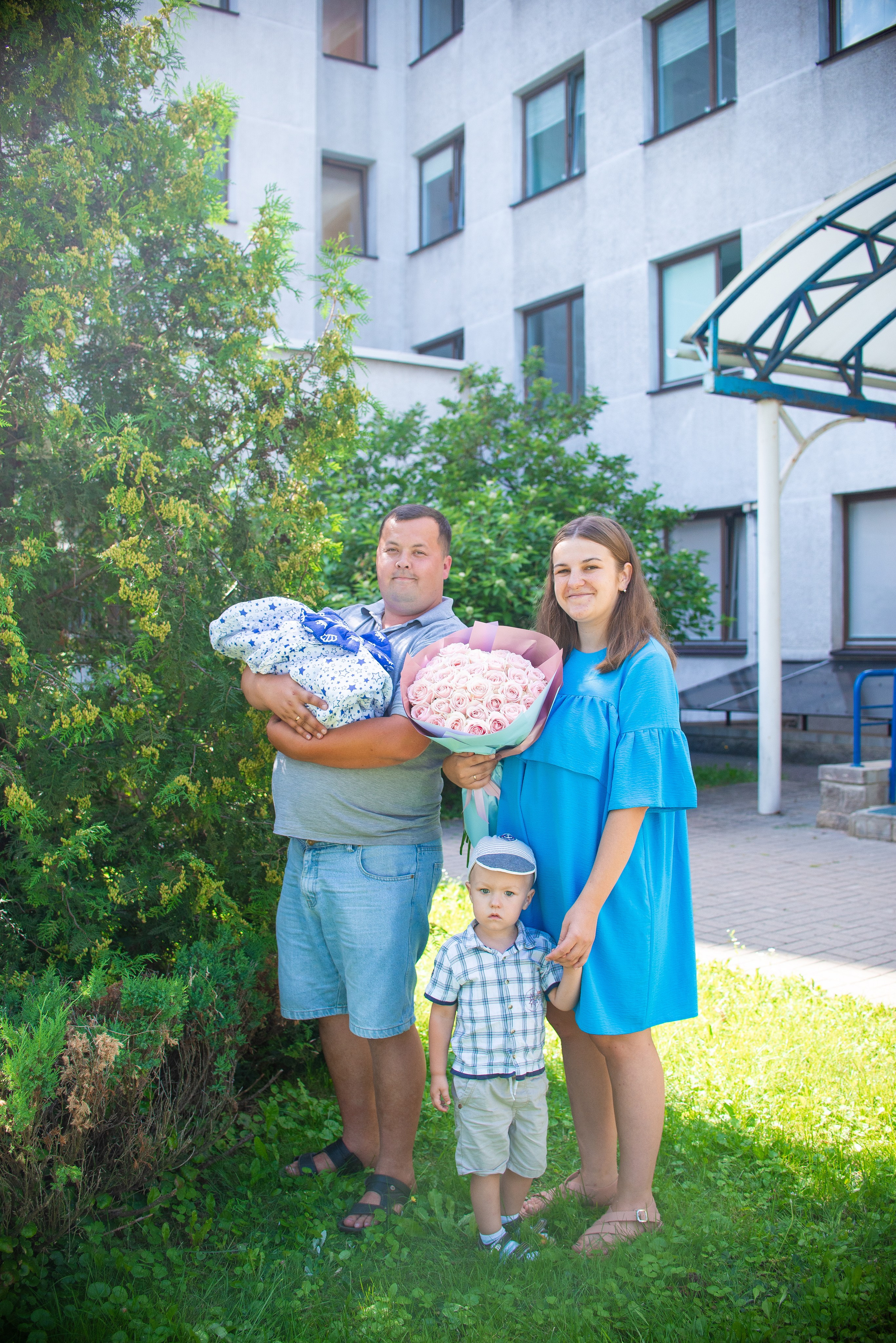 Выписка Светланы МиД. Семейный фотограф на выписку из роддома и крещение Минск Настя Гришук