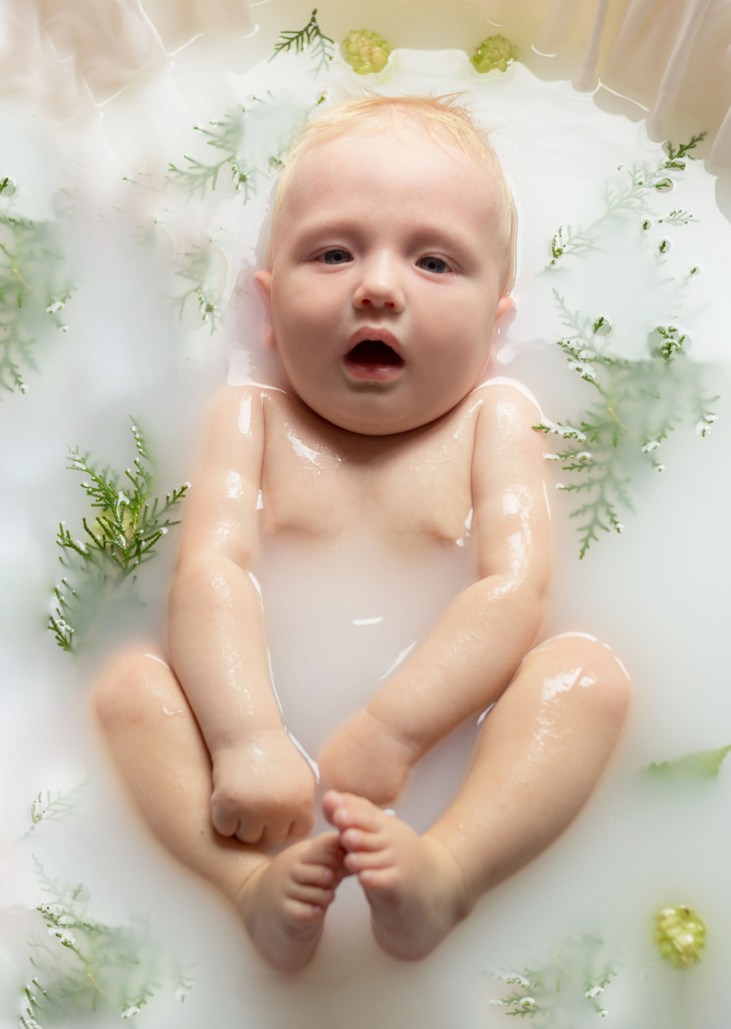 Съемка малыша «Молочные ванны». Фотограф новорожденных в Пятигорске Валерия Новкунская