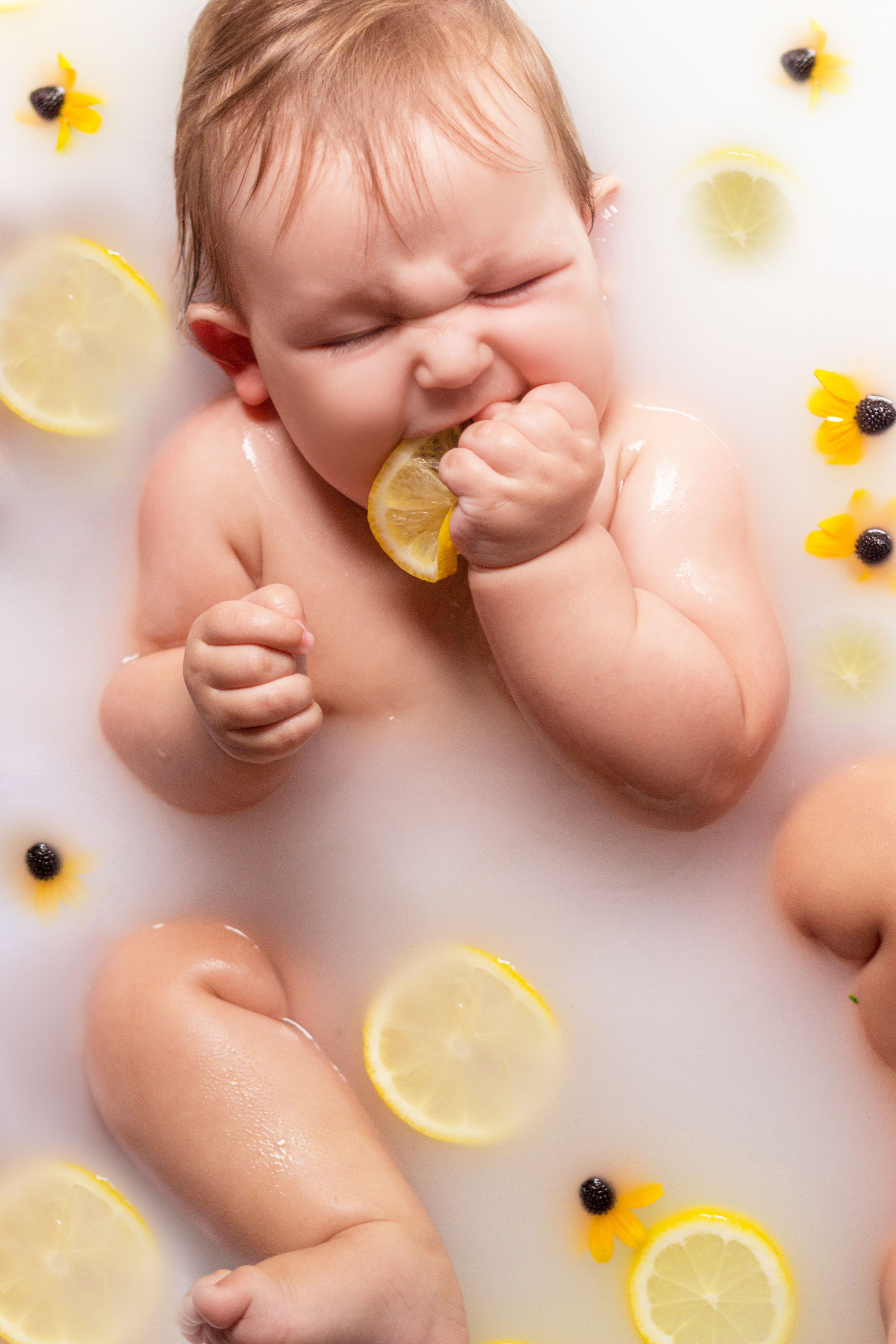 Съемка малыша «Молочные ванны». Фотограф новорожденных в Пятигорске Валерия Новкунская