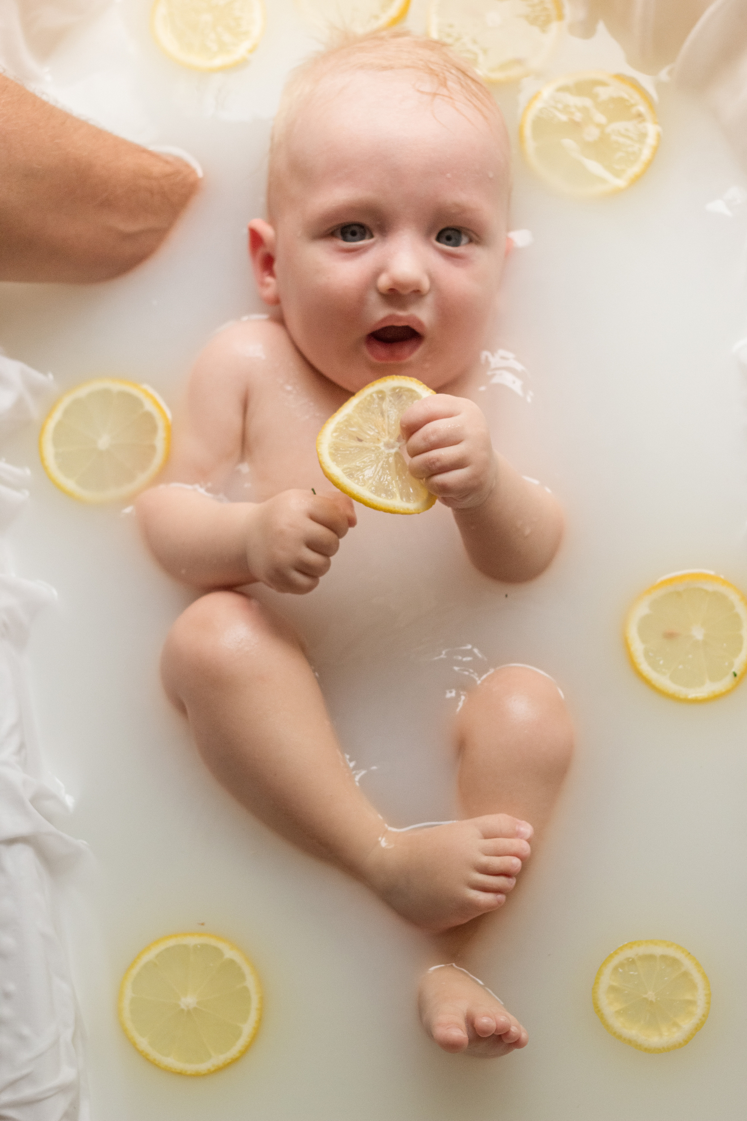 Съемка малыша «Молочные ванны». Фотограф новорожденных в Пятигорске Валерия Новкунская