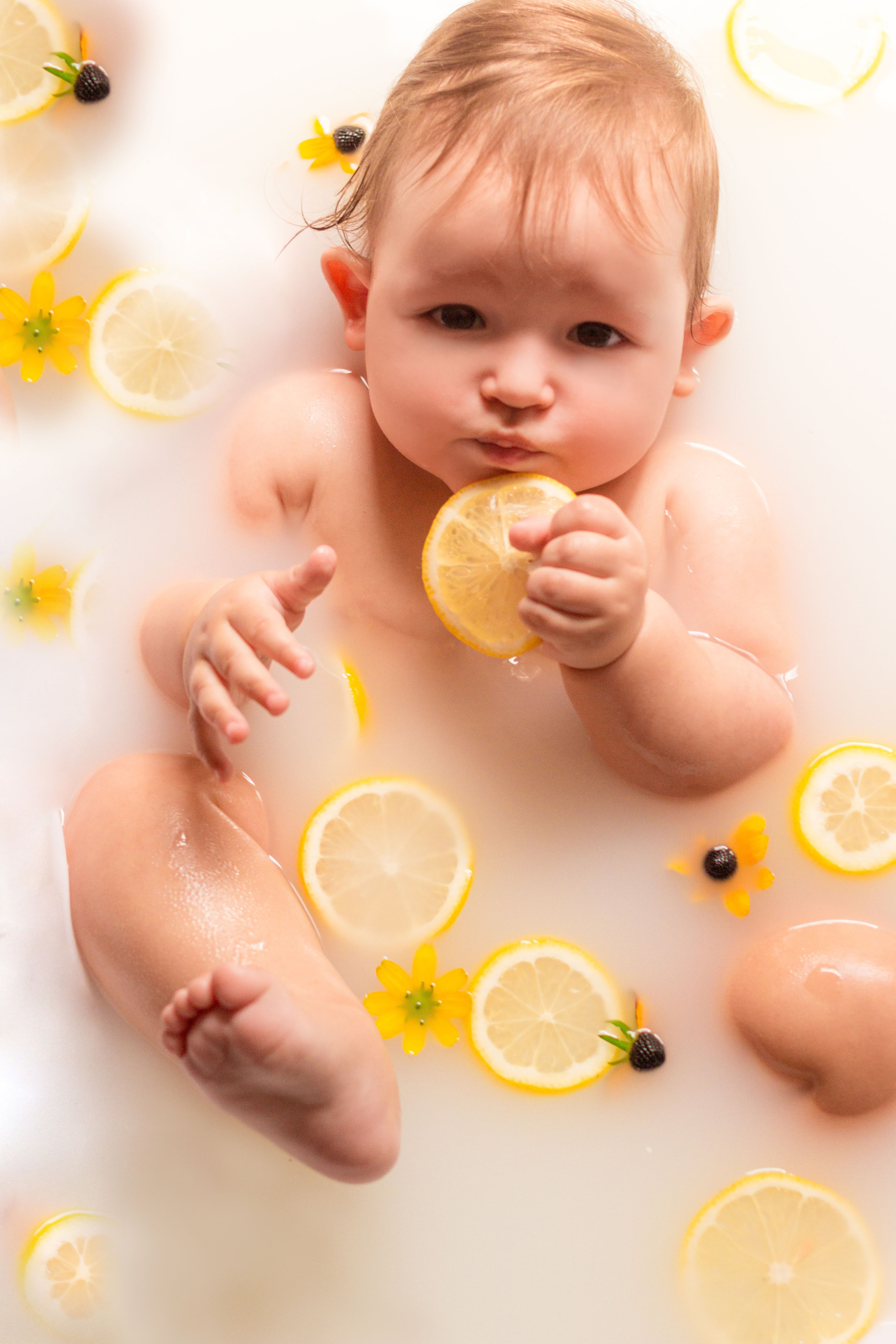 Съемка малыша «Молочные ванны». Фотограф новорожденных в Пятигорске Валерия Новкунская