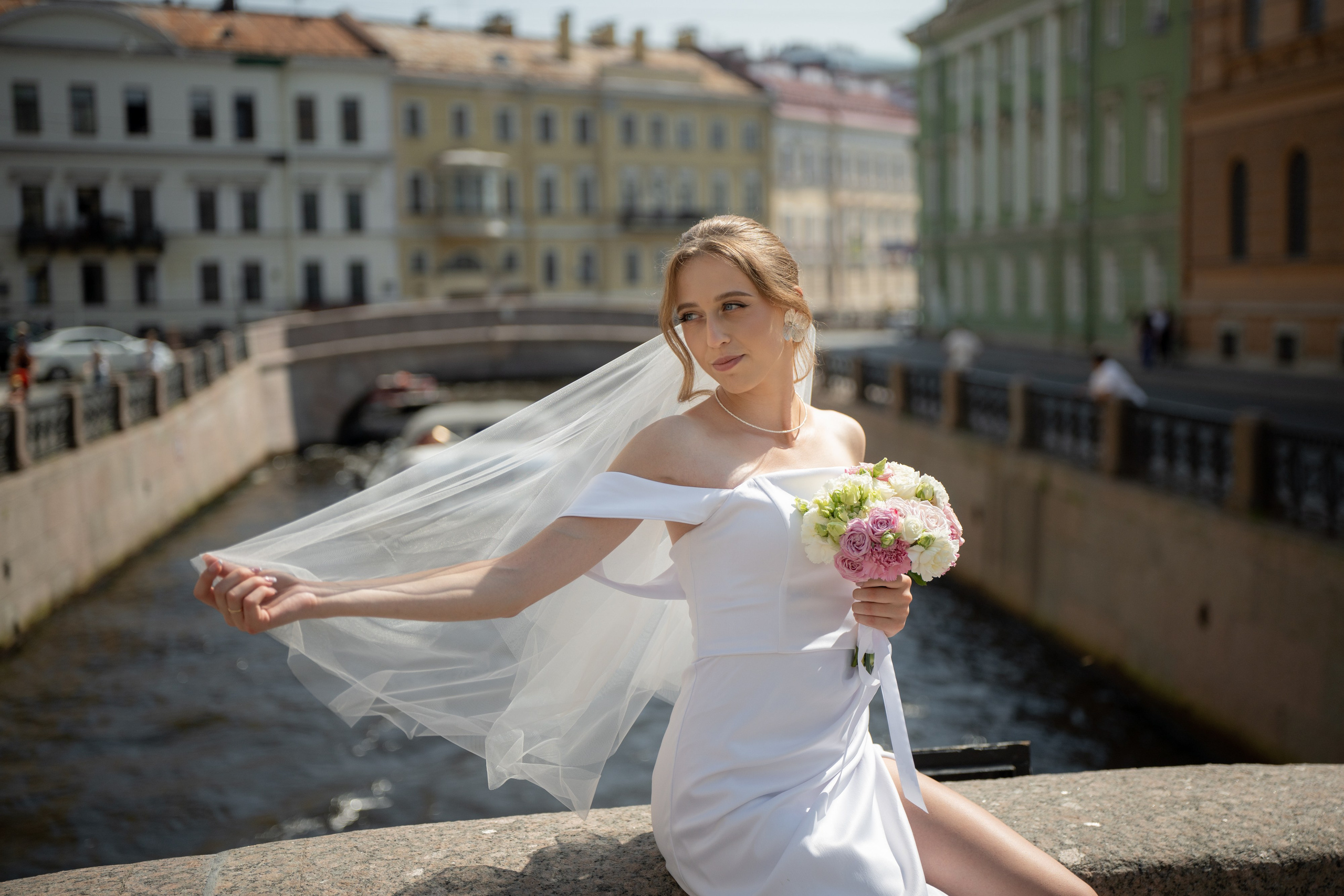 Красивые места для свадебной фотосессии летом в Санкт-Петербурге. Свадебный фотограф Александр Невский в Санкт-Петербурге