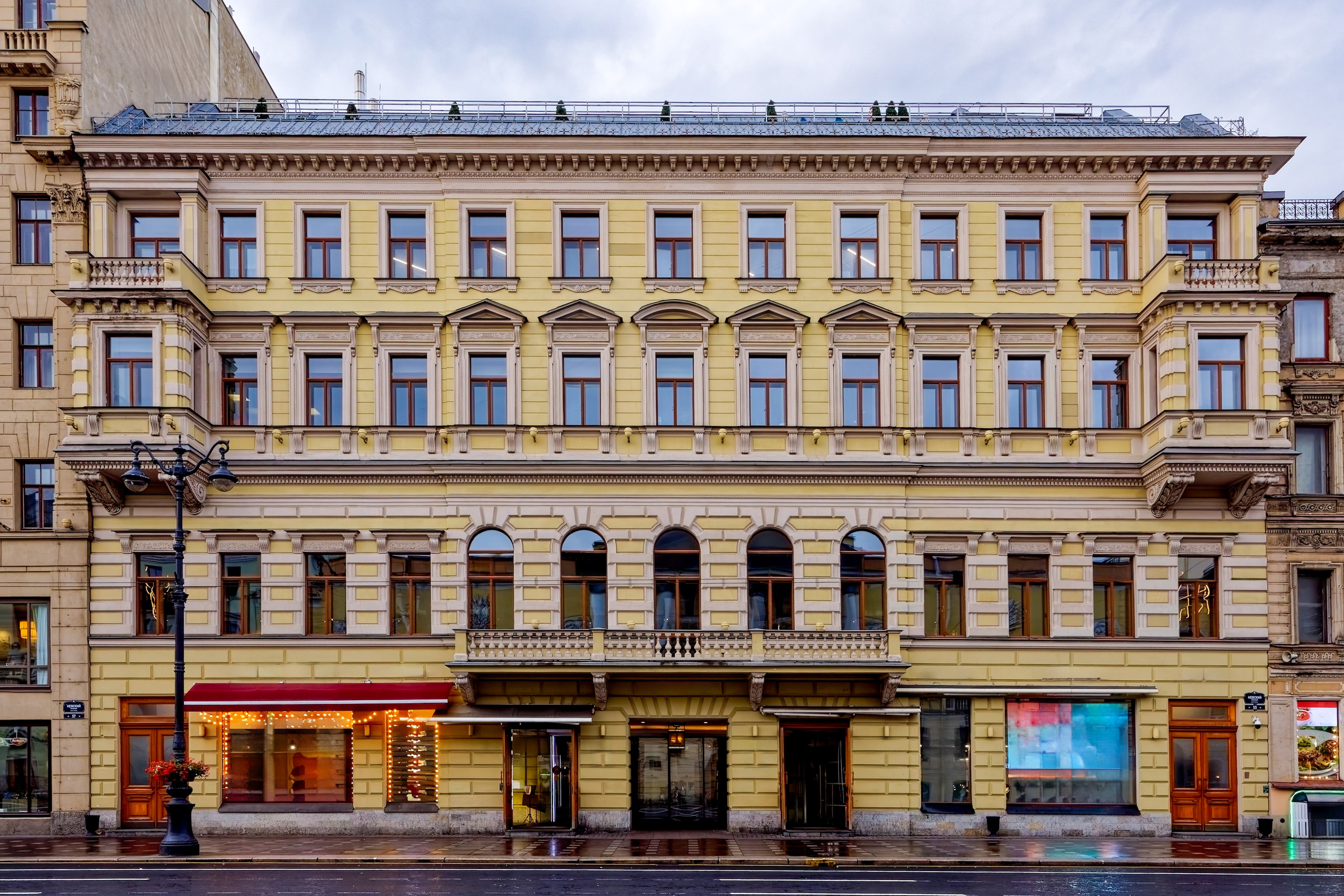 Санкт-Петербург, Невский проспект, дом 55. Дом Ф.Г. Громова (коммерческий центр "Невский Плаза"), начало XIX века. Утрачено. Фасад воссоздан в 2009 году. 