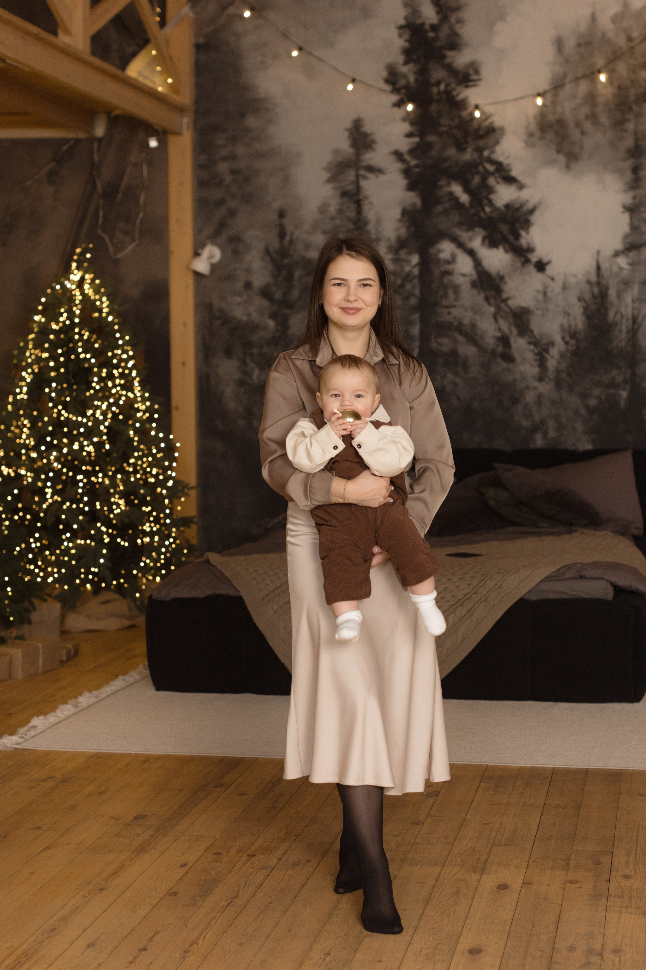 Новогодняя съемка в Мун (зал Семейный). Фотограф беременности и новорожденных в Красноярске Вета Ланская