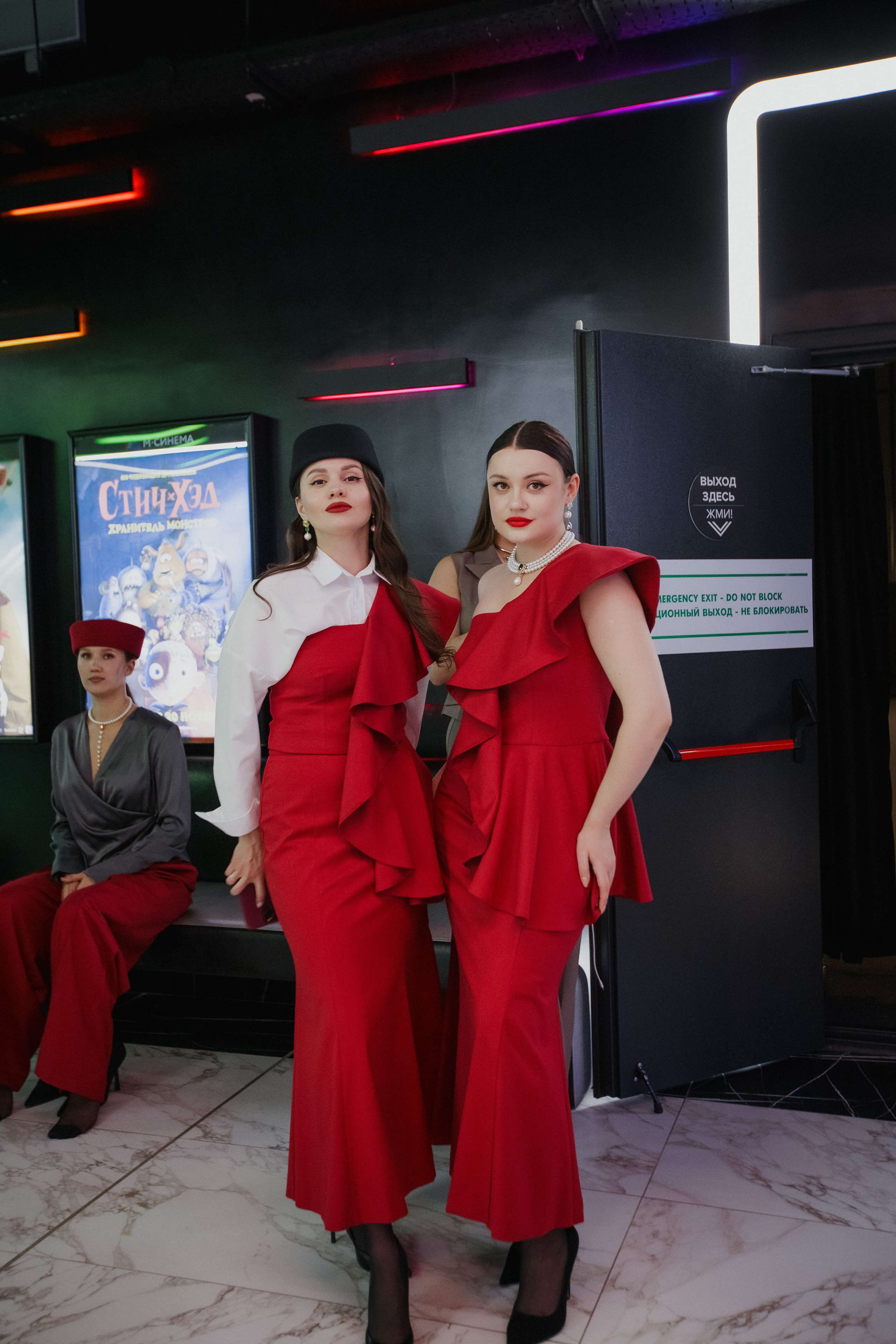 ФЭШН КОНФА. СВОИ. ФОТООТЧЕТЫ-СОБЫТИЯ-МЕСТА