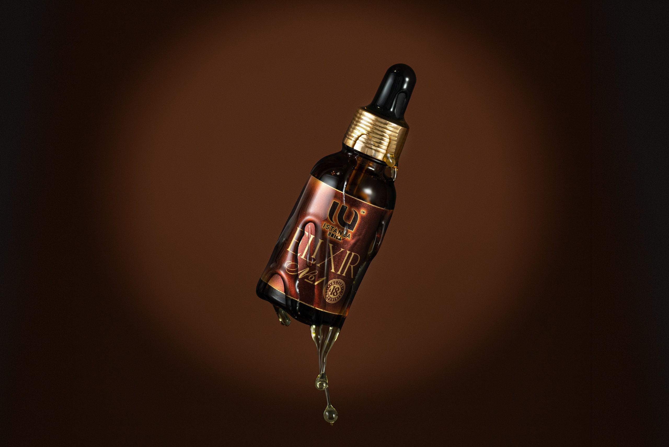 Съемка каталога косметики. Съемка косметики для сайта. Каталог косметика. Косметика на темном, коричневом фоне. Левитация косметика