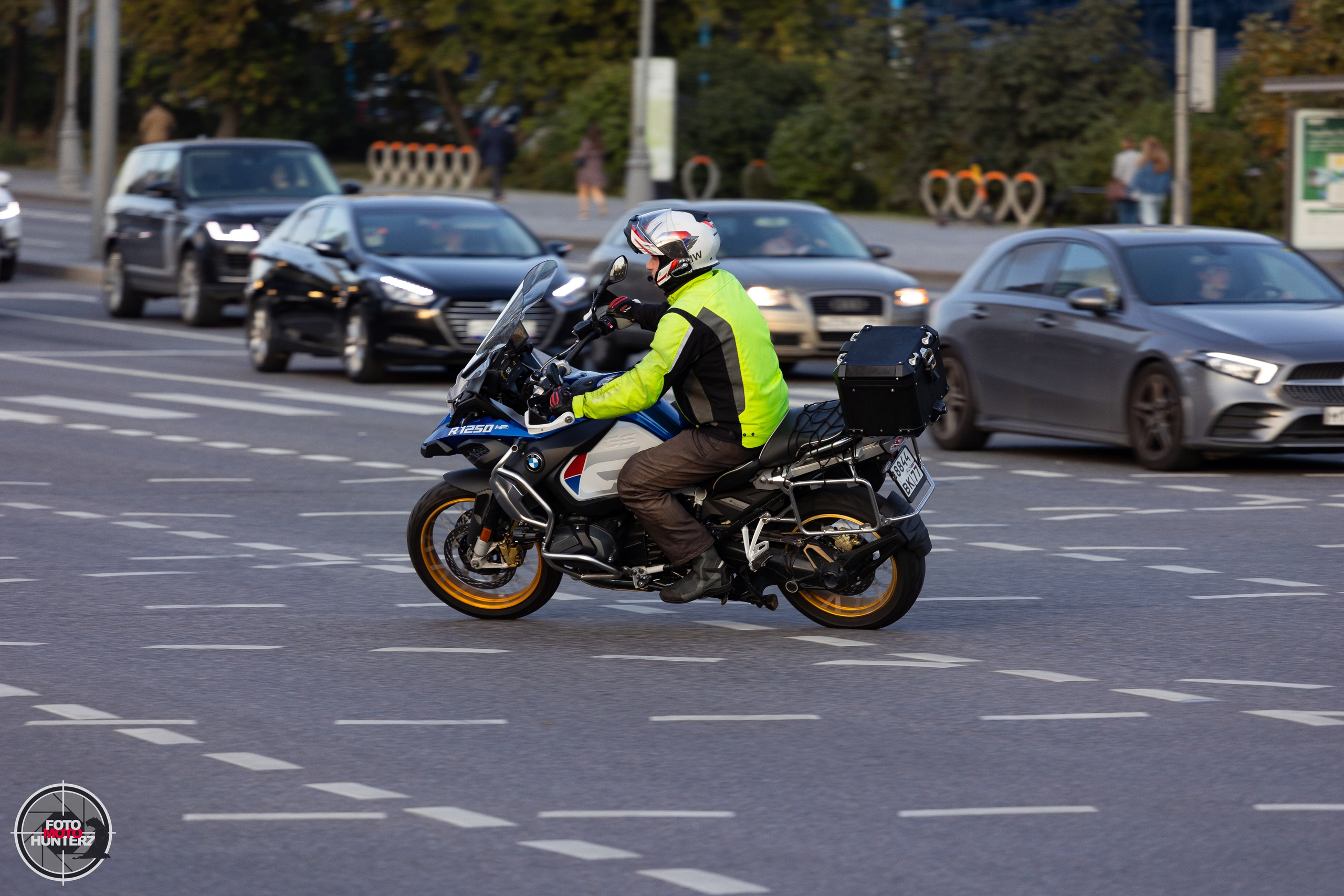 Мотоциклы на улицах города. Фотограф Ольга Гирусова «Пантерочка» Москва