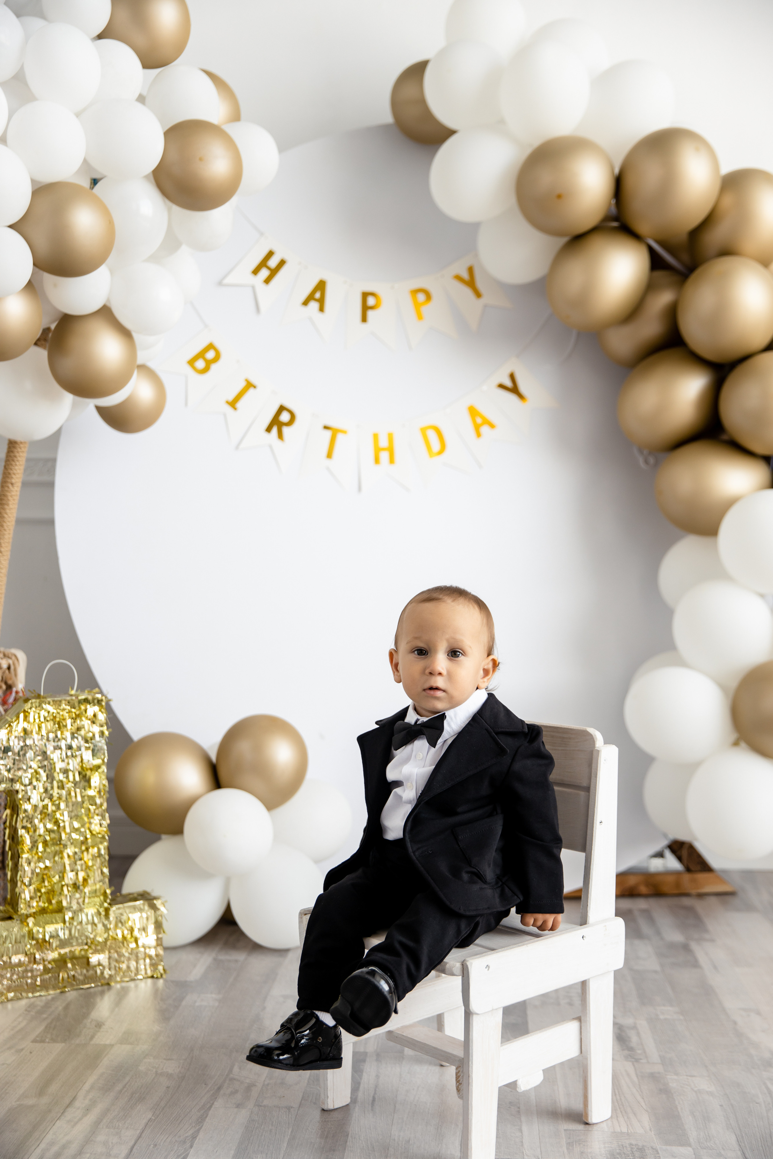 Мария, Ильчин и дети в студии. Фотограф в Сочи. Свадебная видеосъемка Сочи