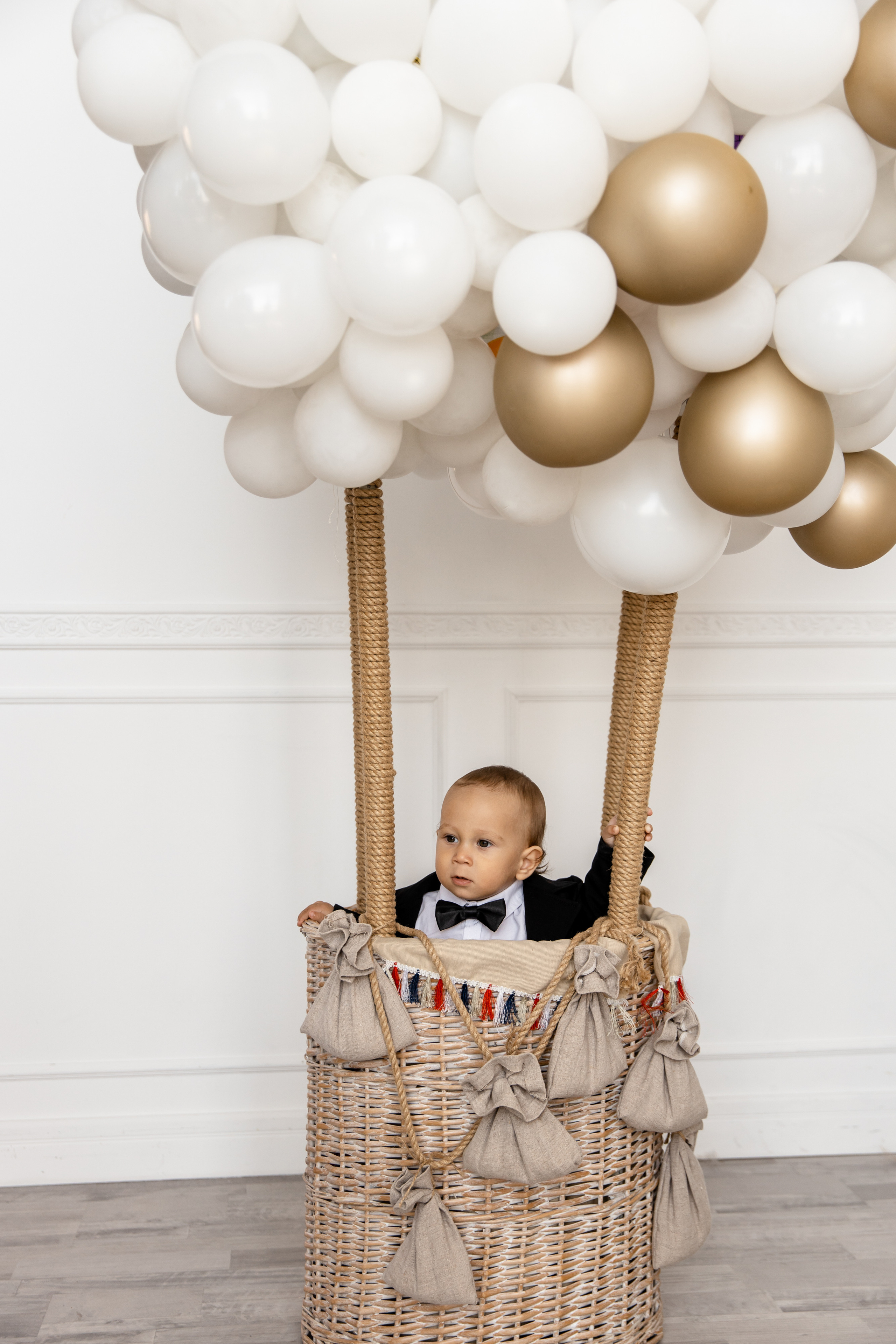 Мария, Ильчин и дети в студии. Фотограф в Сочи. Свадебная видеосъемка Сочи