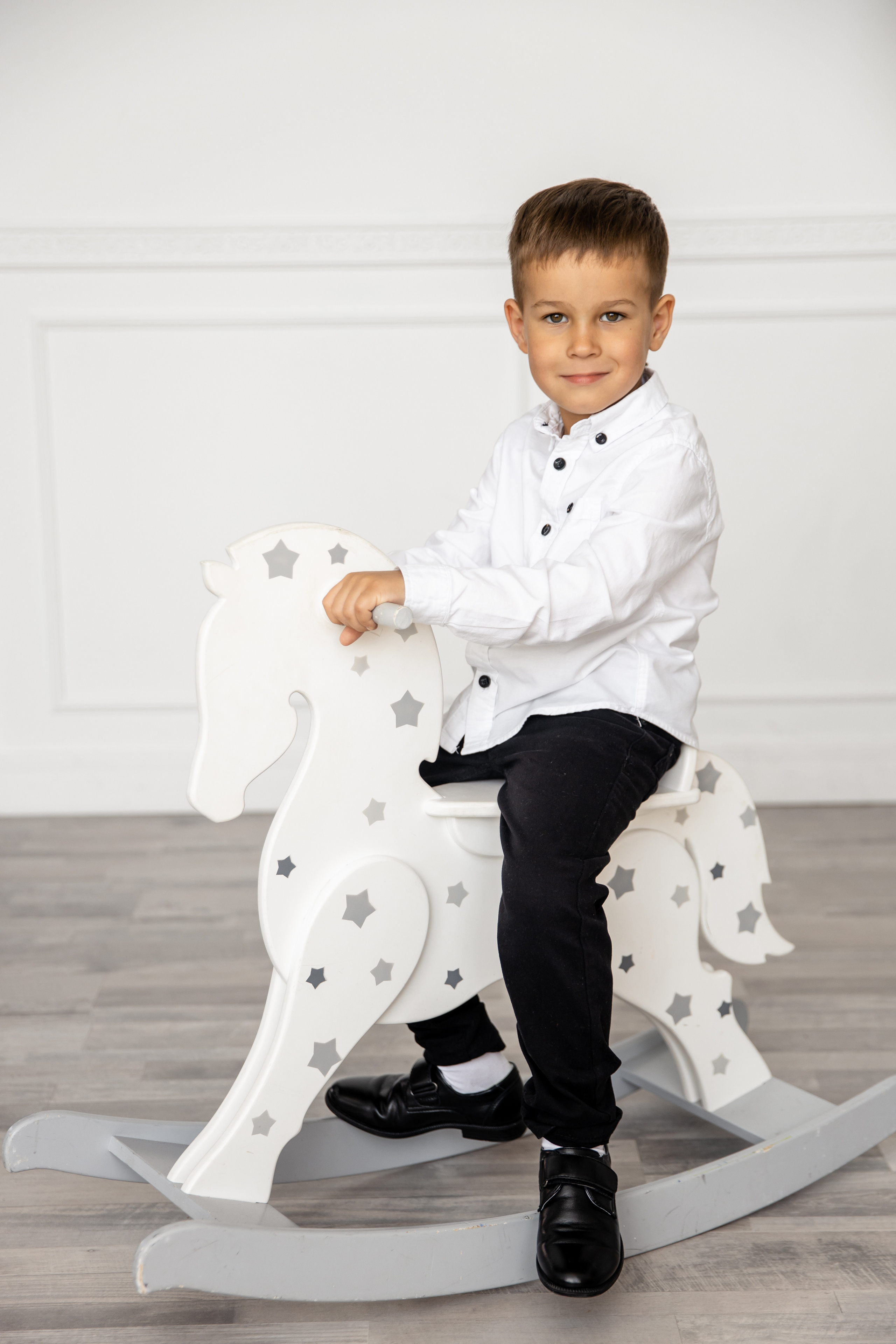 Мария, Ильчин и дети в студии. Фотограф в Сочи. Свадебная видеосъемка Сочи