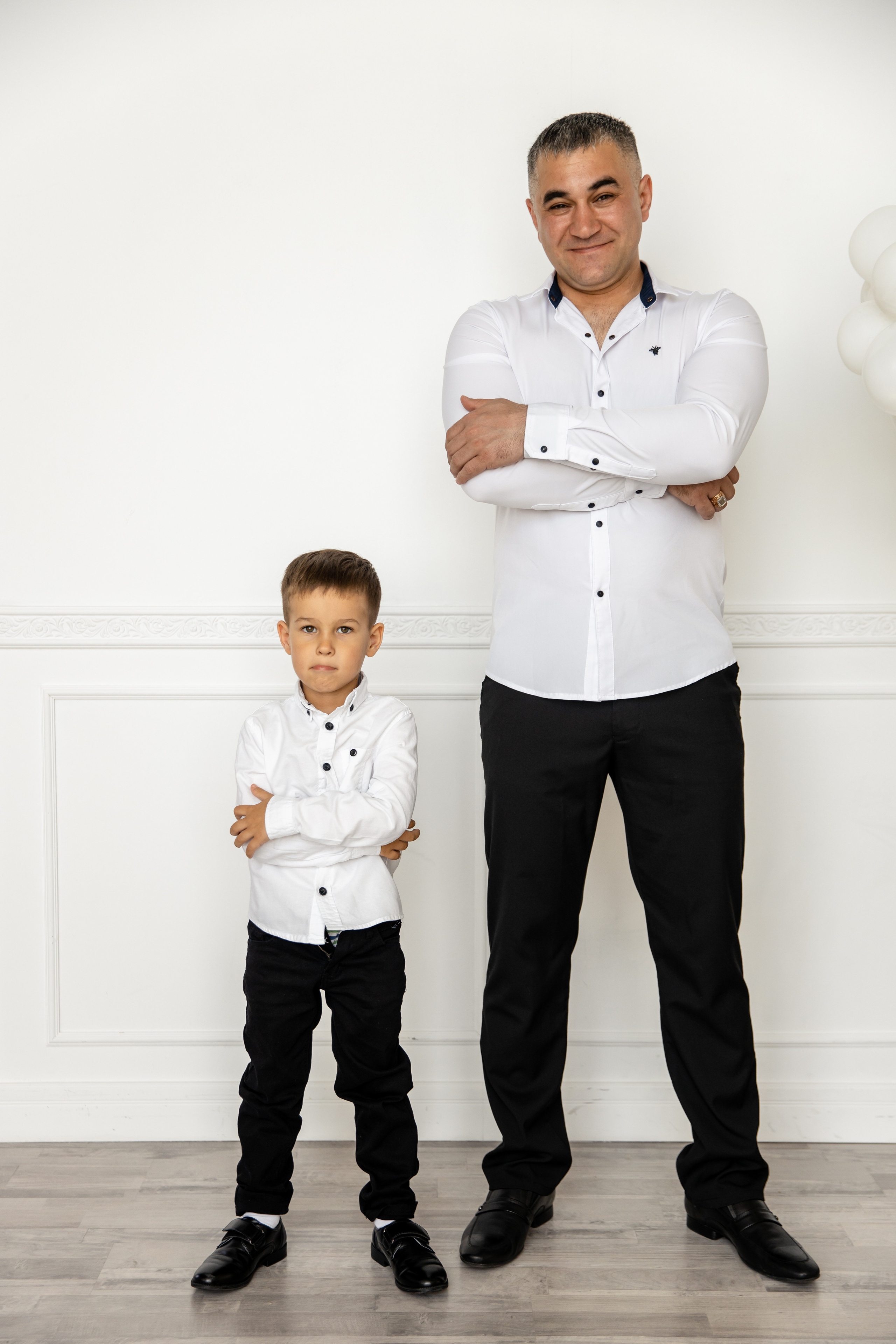 Мария, Ильчин и дети в студии. Фотограф в Сочи. Свадебная видеосъемка Сочи