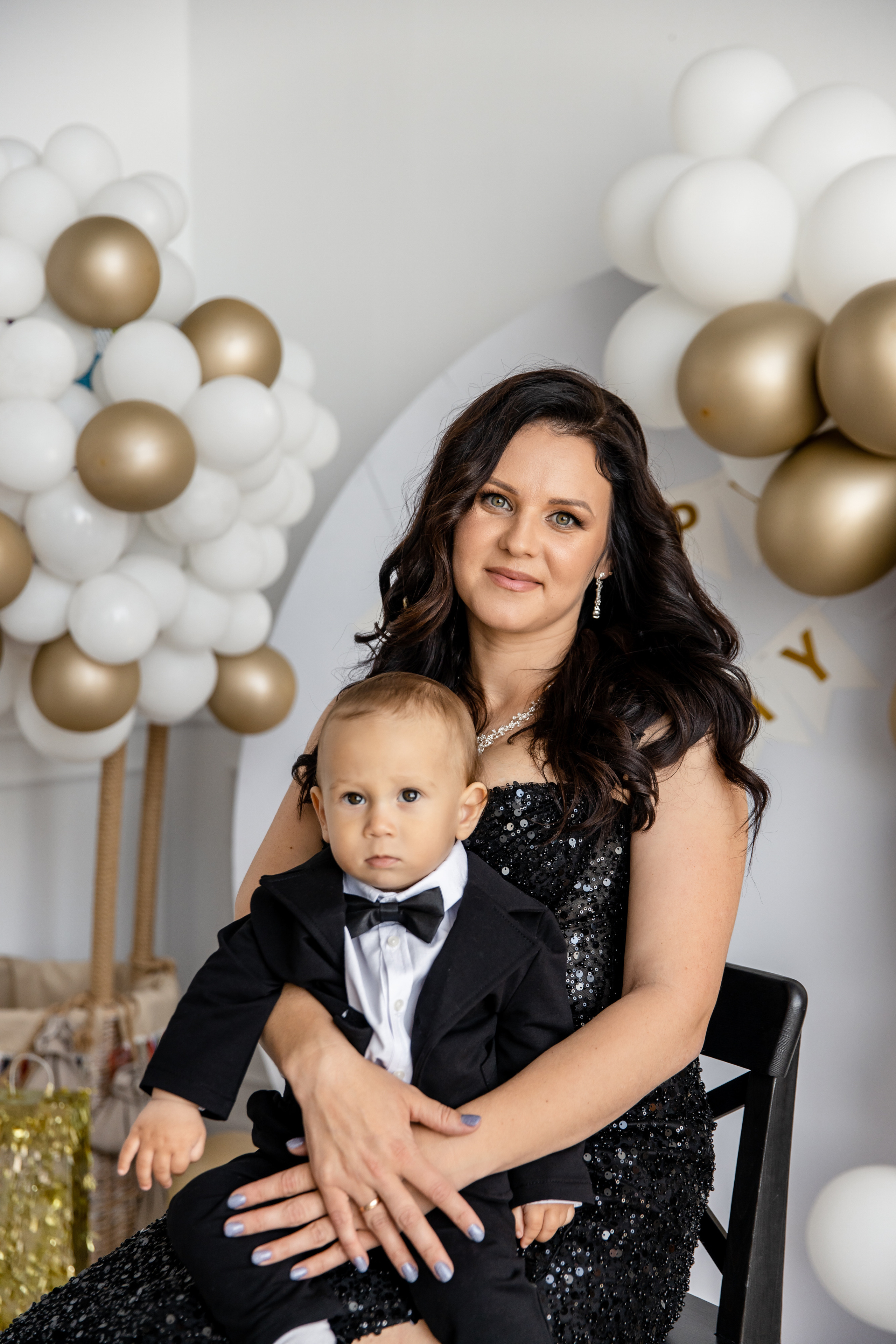 Мария, Ильчин и дети в студии. Фотограф в Сочи. Свадебная видеосъемка Сочи