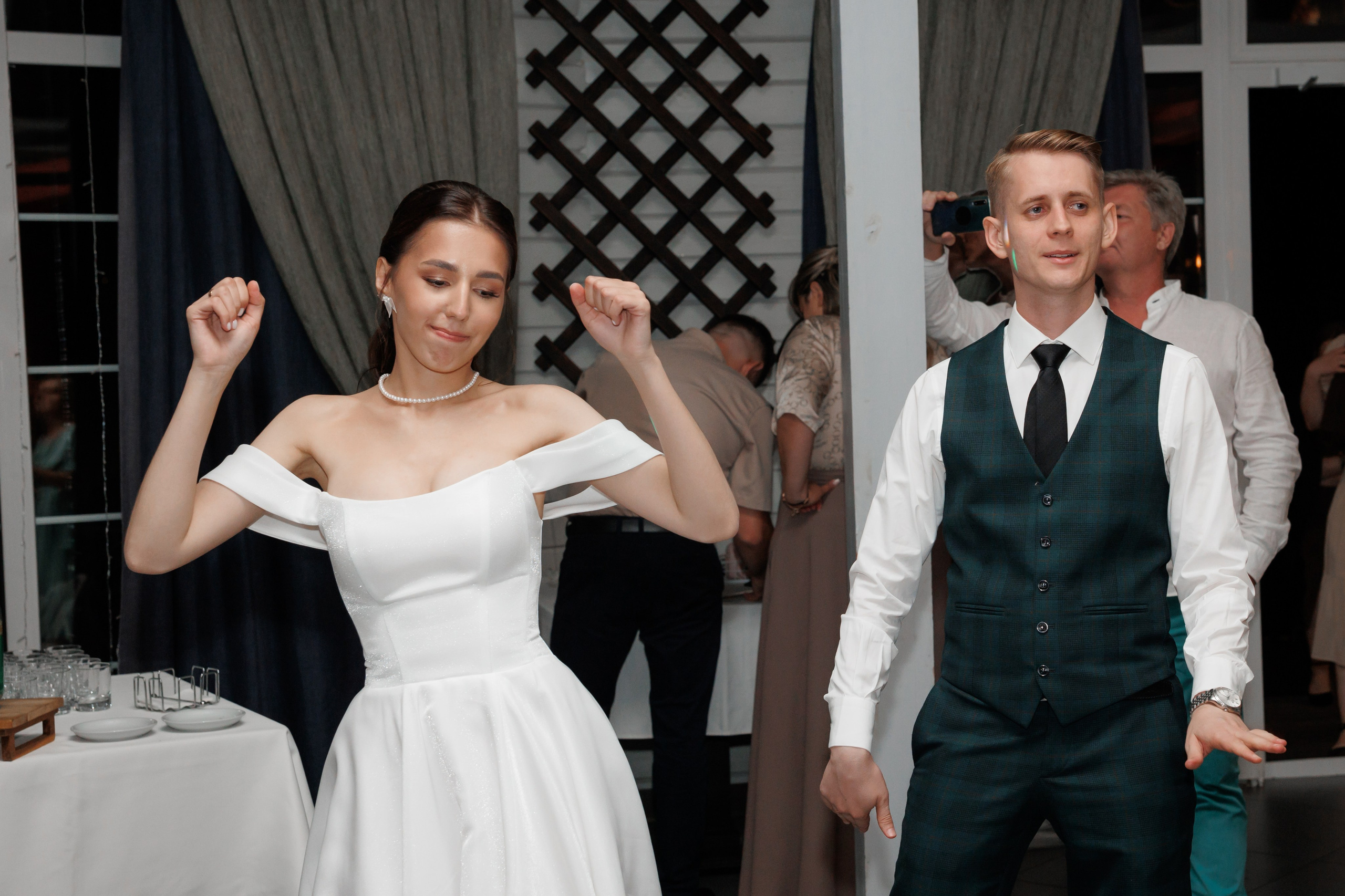 Регистрация в отеле Fish Point, ЗАГС Бутово, прогулка в Остафьево. Свадебный и репортажный фотограф (Москва, Королев и другие)