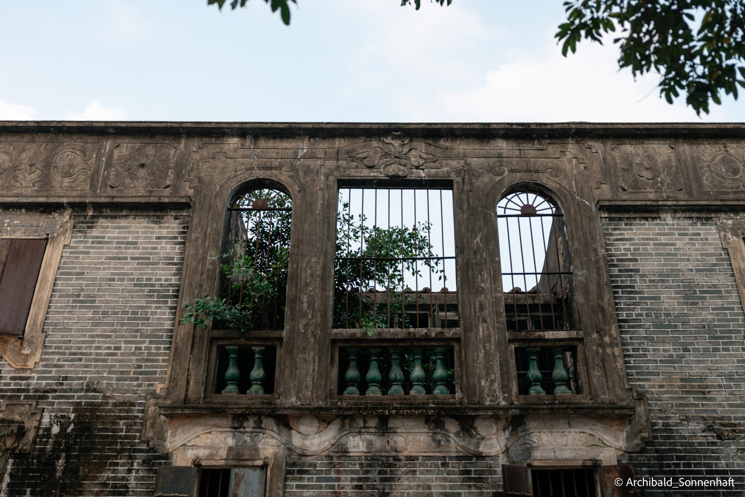 Diaolou in Kaiping. Photographer in Guangzhou, China. Archibald Sonnenhaft