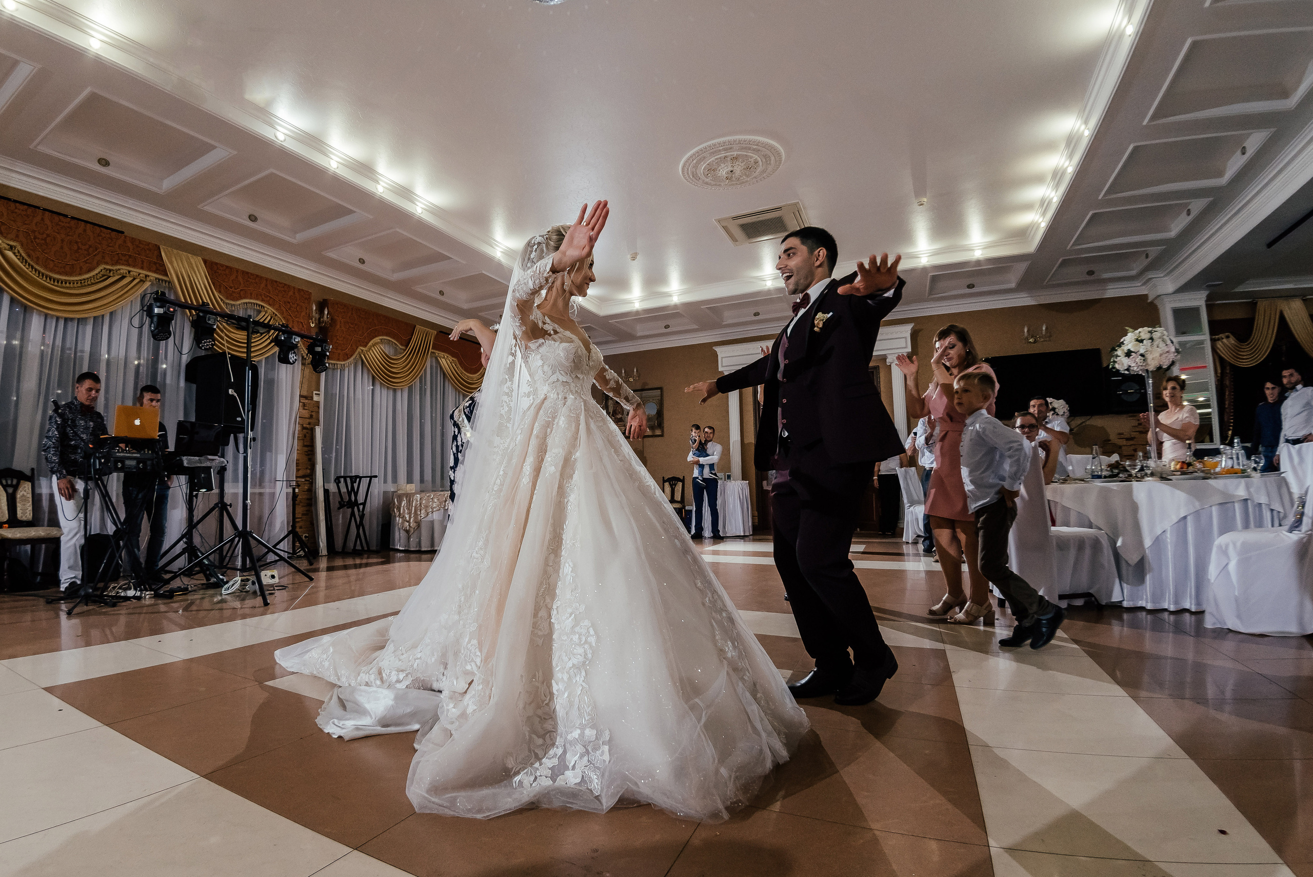 Арсен и Виктория. Свадебный фотограф в Ростове Александра Груздева