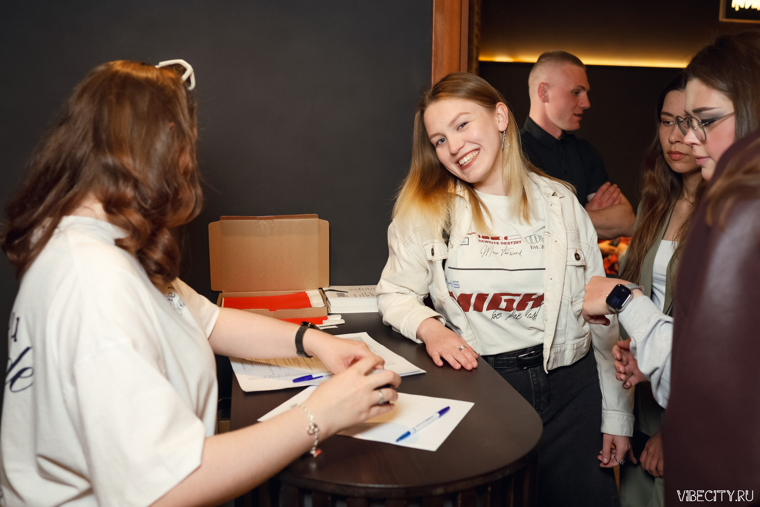 Стендап клуб Локация. VIBECITY.RU Вайб Сити Ру Фоторепортажи Фотоотчеты Калининград