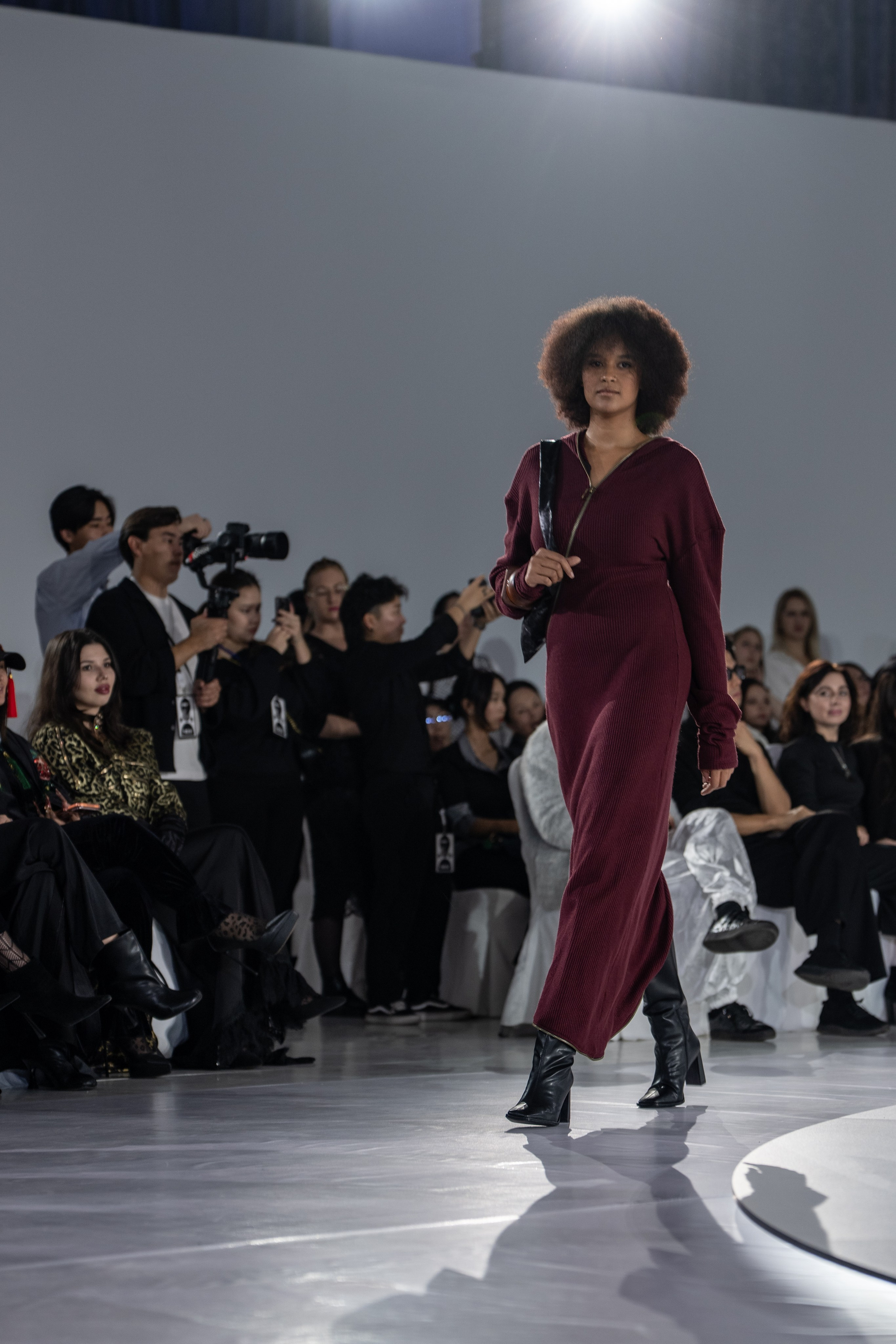 Design August. Сайт Алматинского НЮ АРТ, будуар и фэшн фотографа Дениса Карпенко