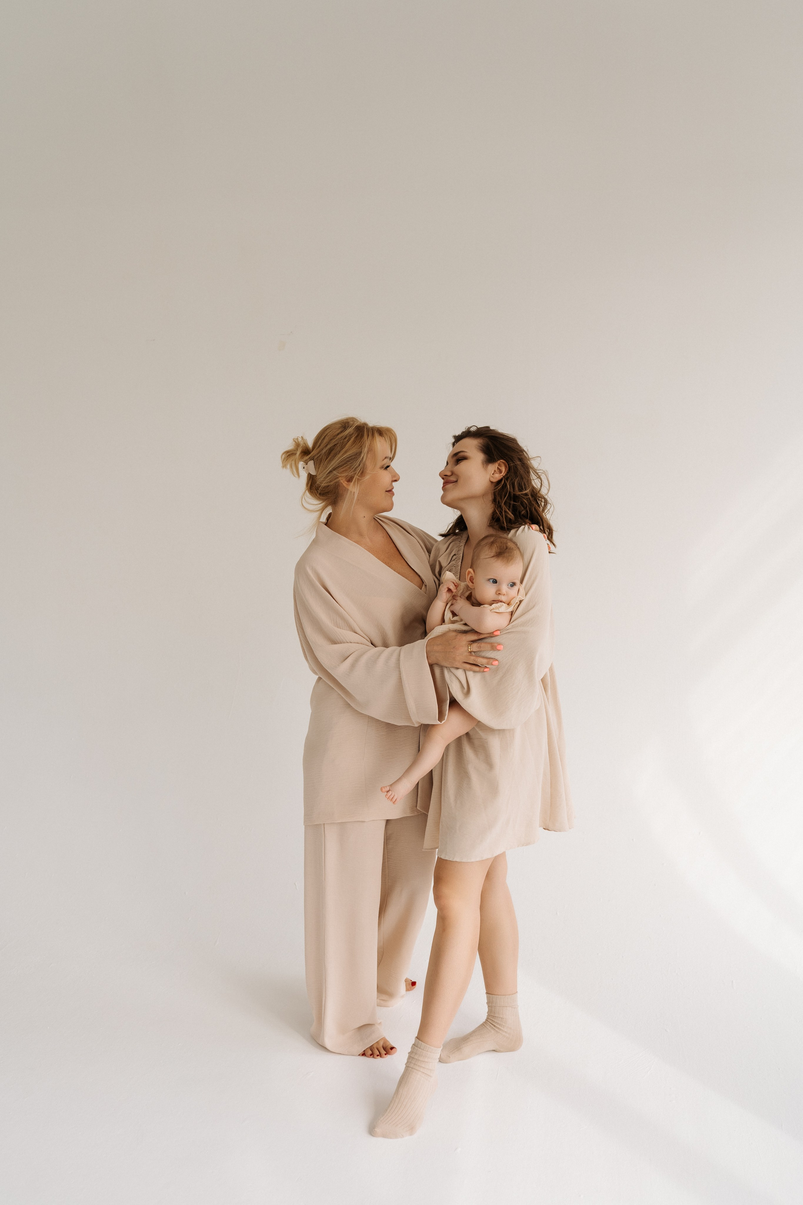 Семейная фотосессия в студии в Москве, семейный фотограф Анна Полушина. Свадебный фотограф в Москве Анна Полушина