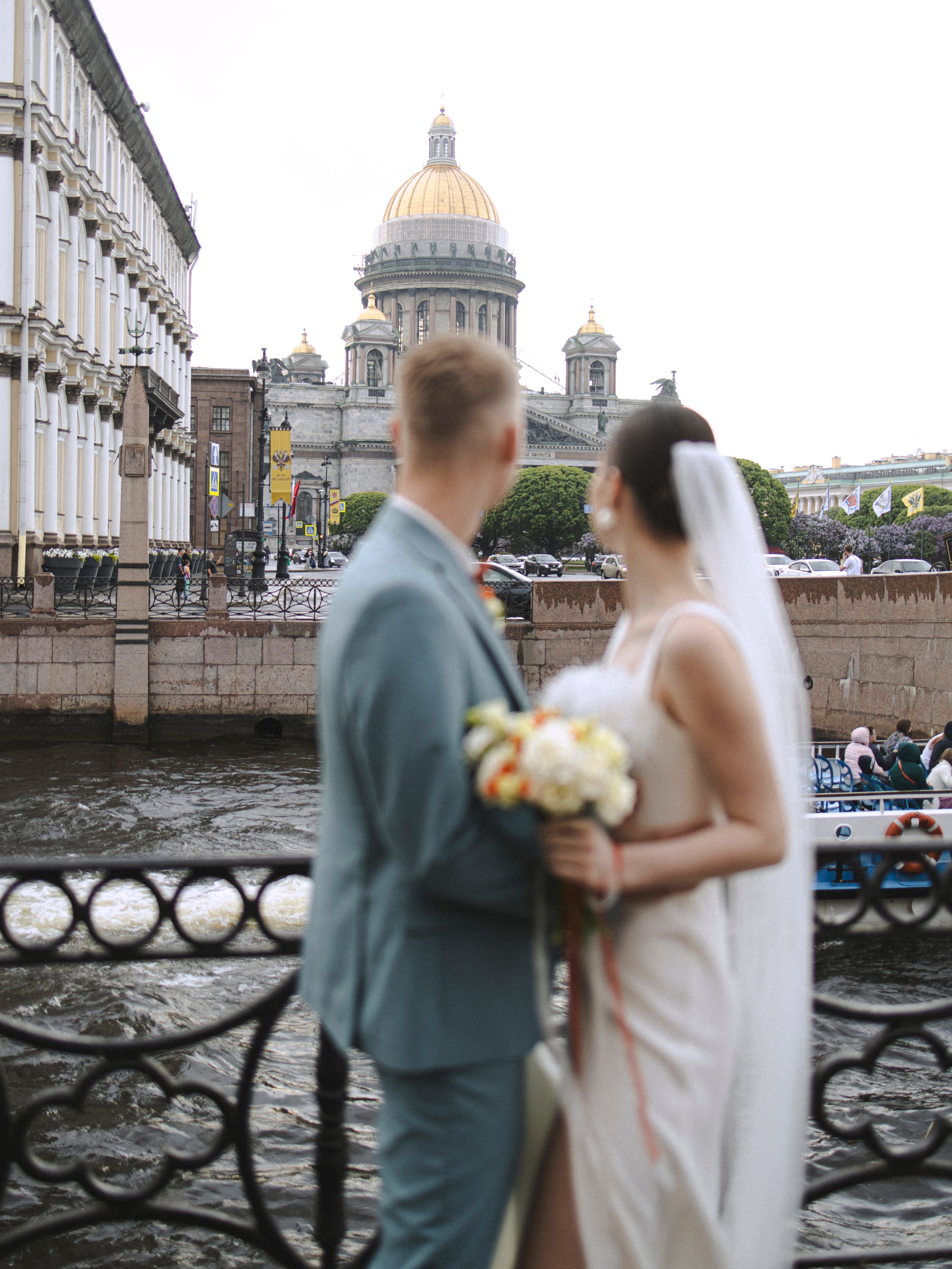 Свадебная прогулка на катере. Фотограф СПБ Засорина Юлия