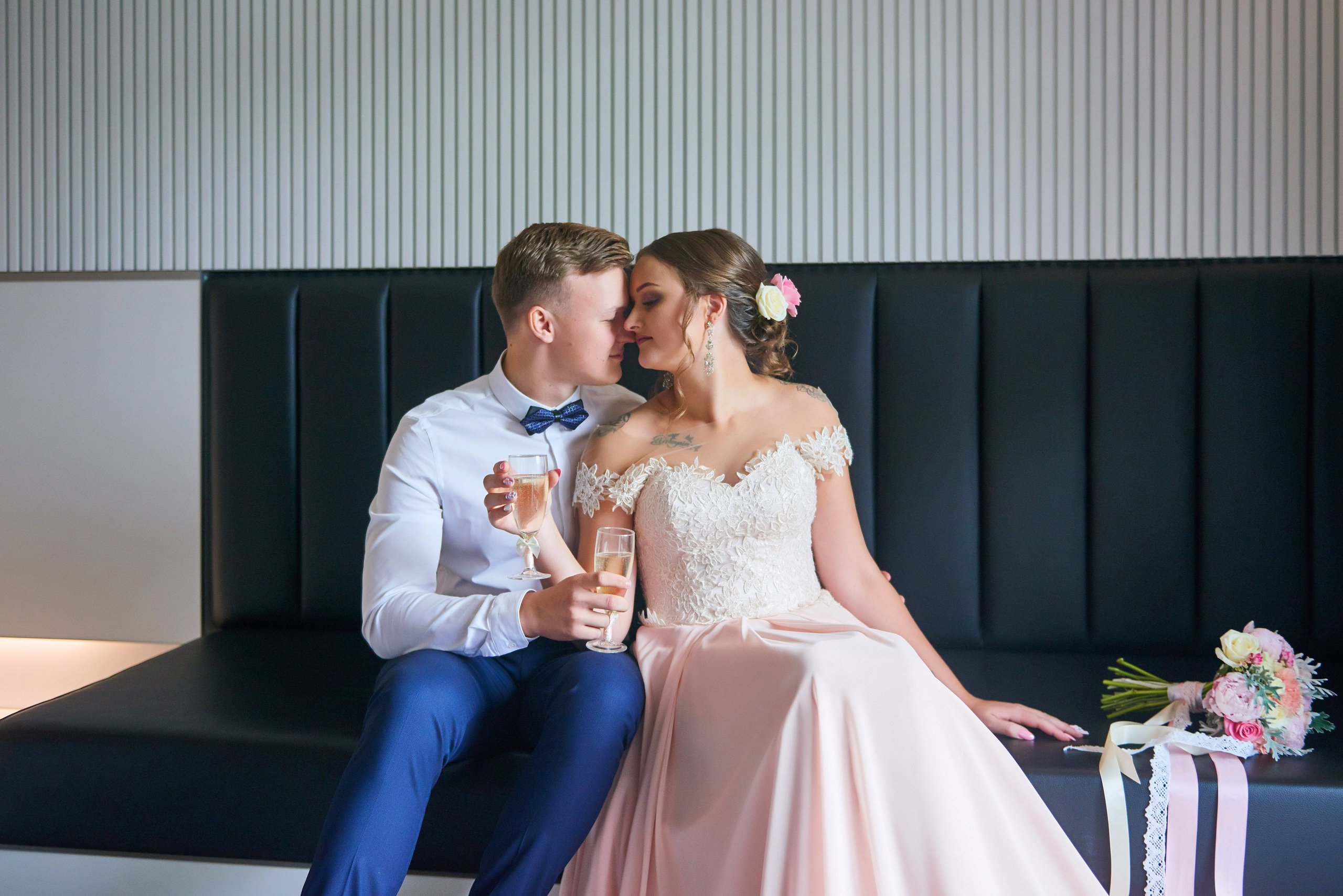 Ульяна и Дмитрий (свадебная прогулка в Сестрорецке под дождем, , фотосессия в верхнем парке Петергофа). Портретный, семейный и свадебный фотограф в Санкт-Петербурге и в Пушкине Ширяев Денис