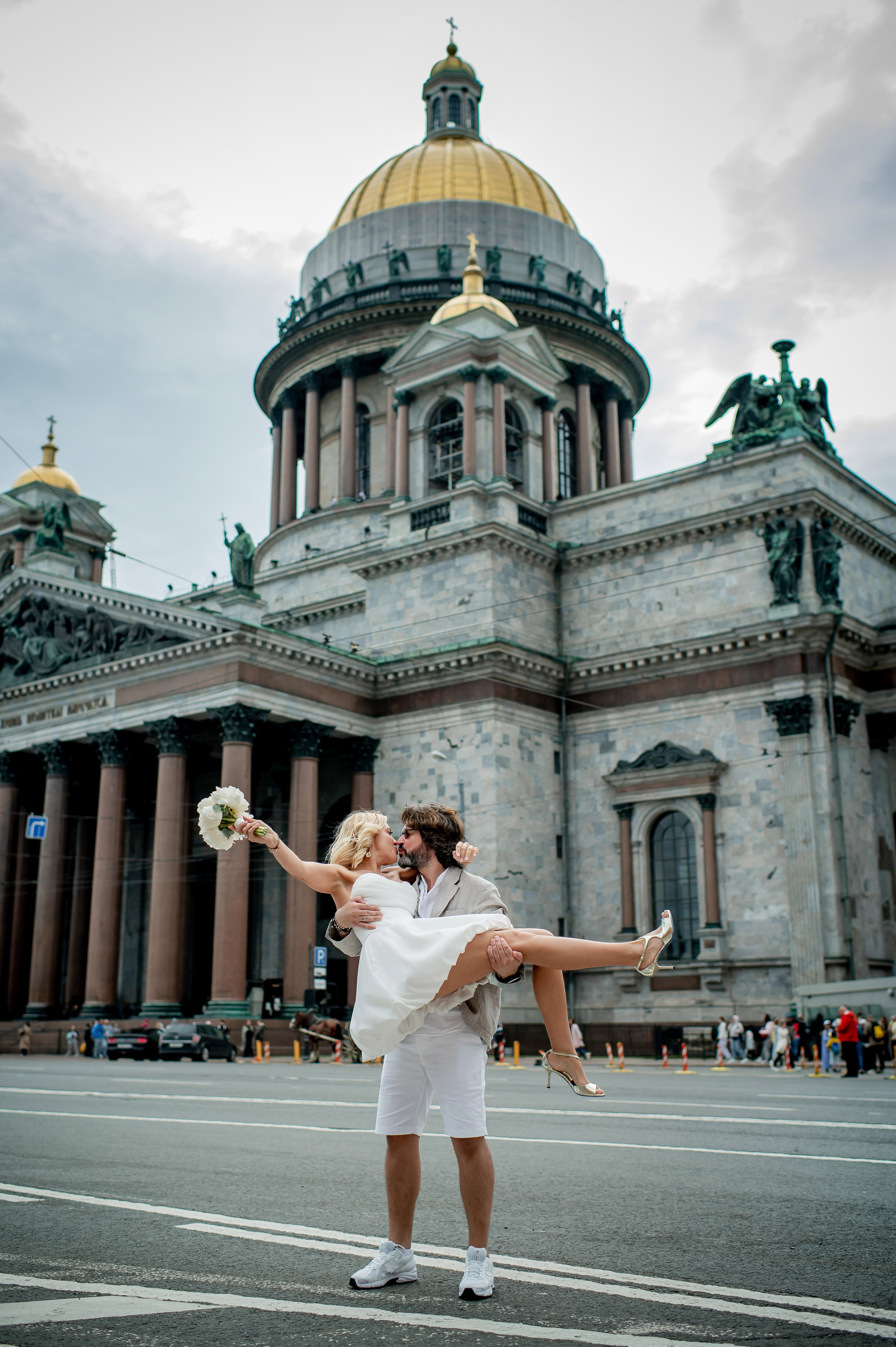Юлия и Павел (сборы невесты, Невская ратуша, красный Buick, прогулка по рекам на катере). Портретный, семейный и свадебный фотограф в Санкт-Петербурге и в Пушкине Ширяев Денис