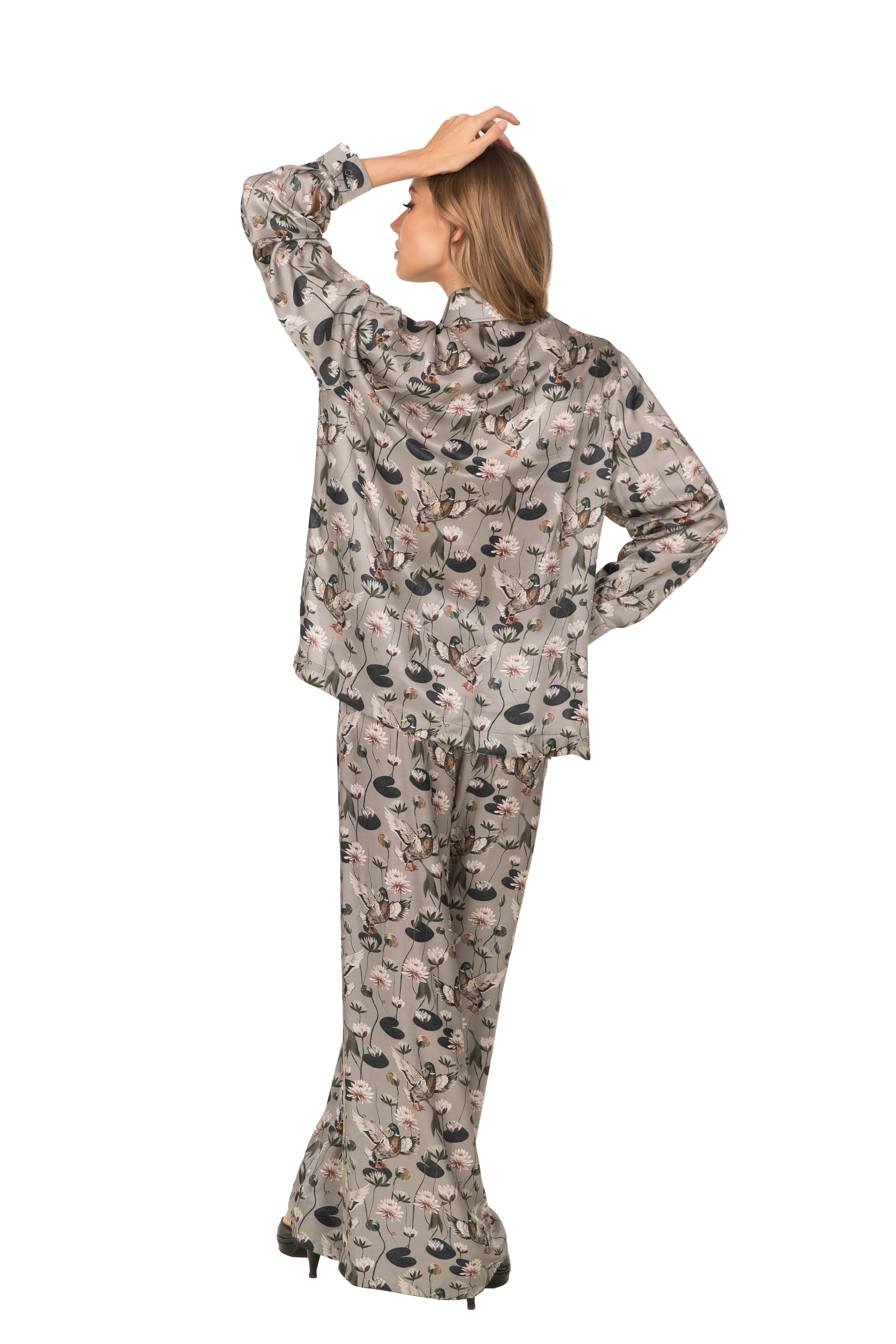 Фотосъемка каталога одежды для маркетплейсов в Минске. Профессиональный фотограф Анастасия Кохно