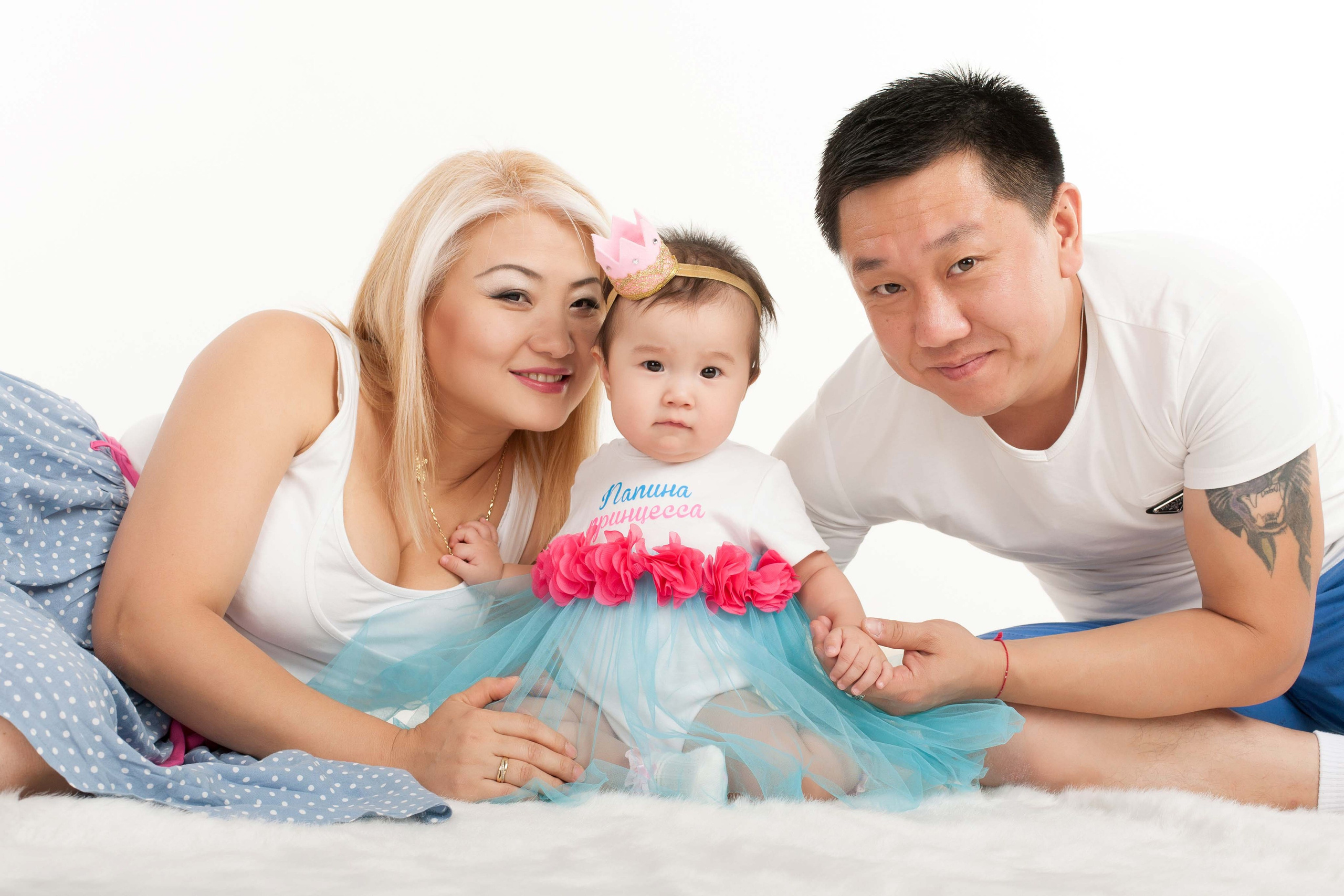 Семейная фотосессия в фотостудии Алматы. Фотостудия Алматы. Семейная и детская фотостудия Family studio.Фотограф Алматы