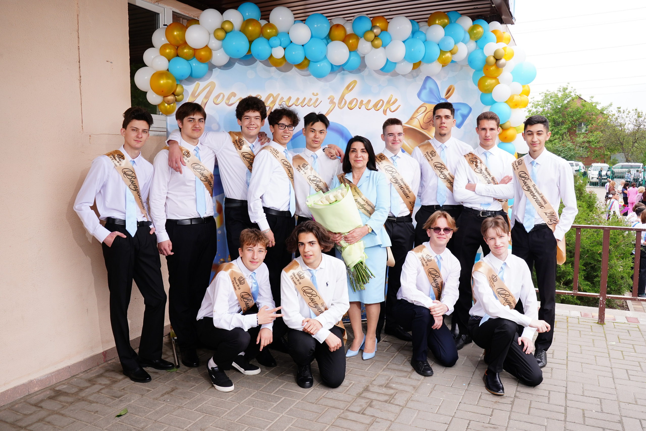 Последний звонок. MEMENTO.Выпускные альбомы, школьные, юбилейные и другие книги. Ростов-на-Дону