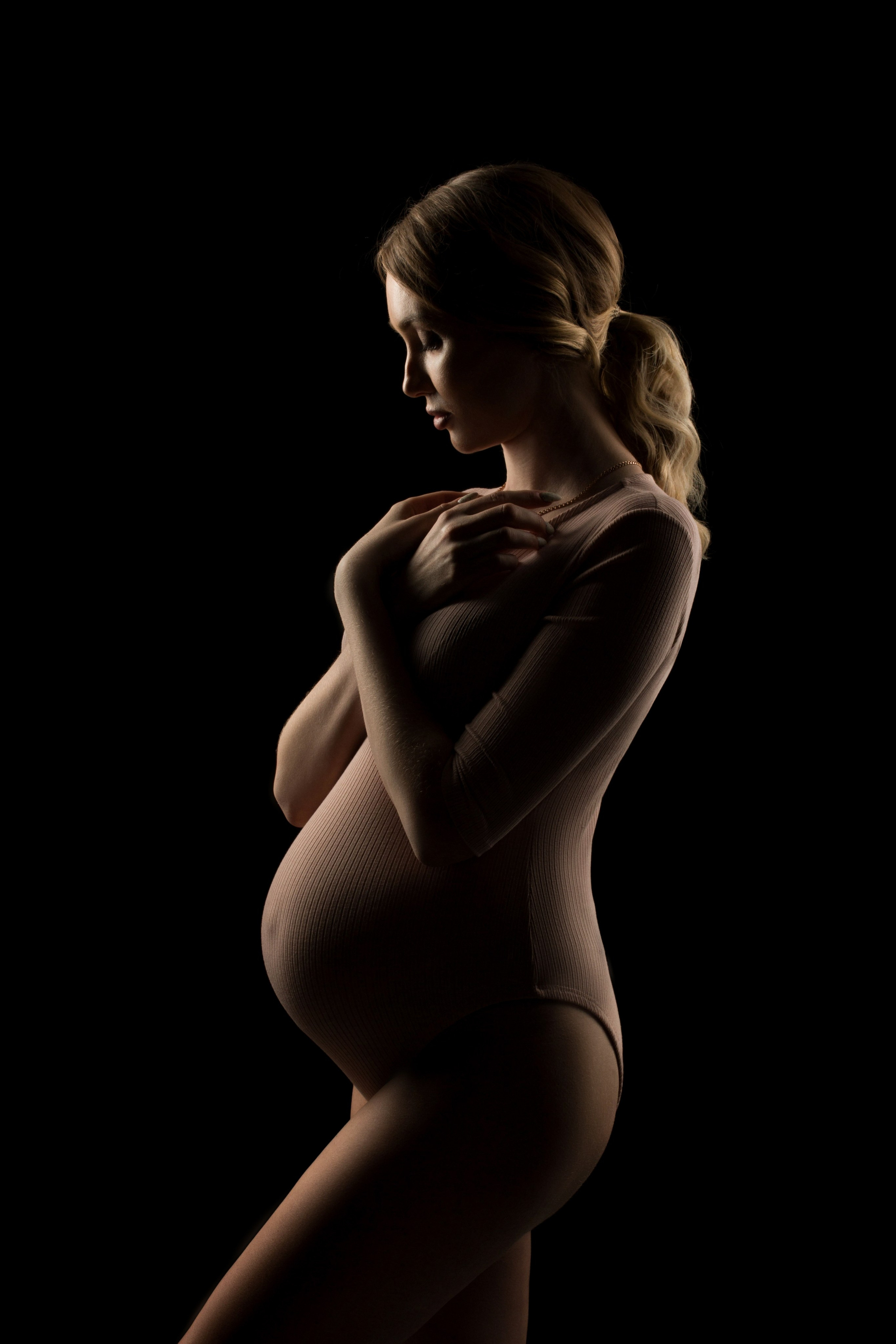 Фотосессии беременности в стиле минимализм в Кемерово. Елена Данилова фотограф беременности в Кемерово