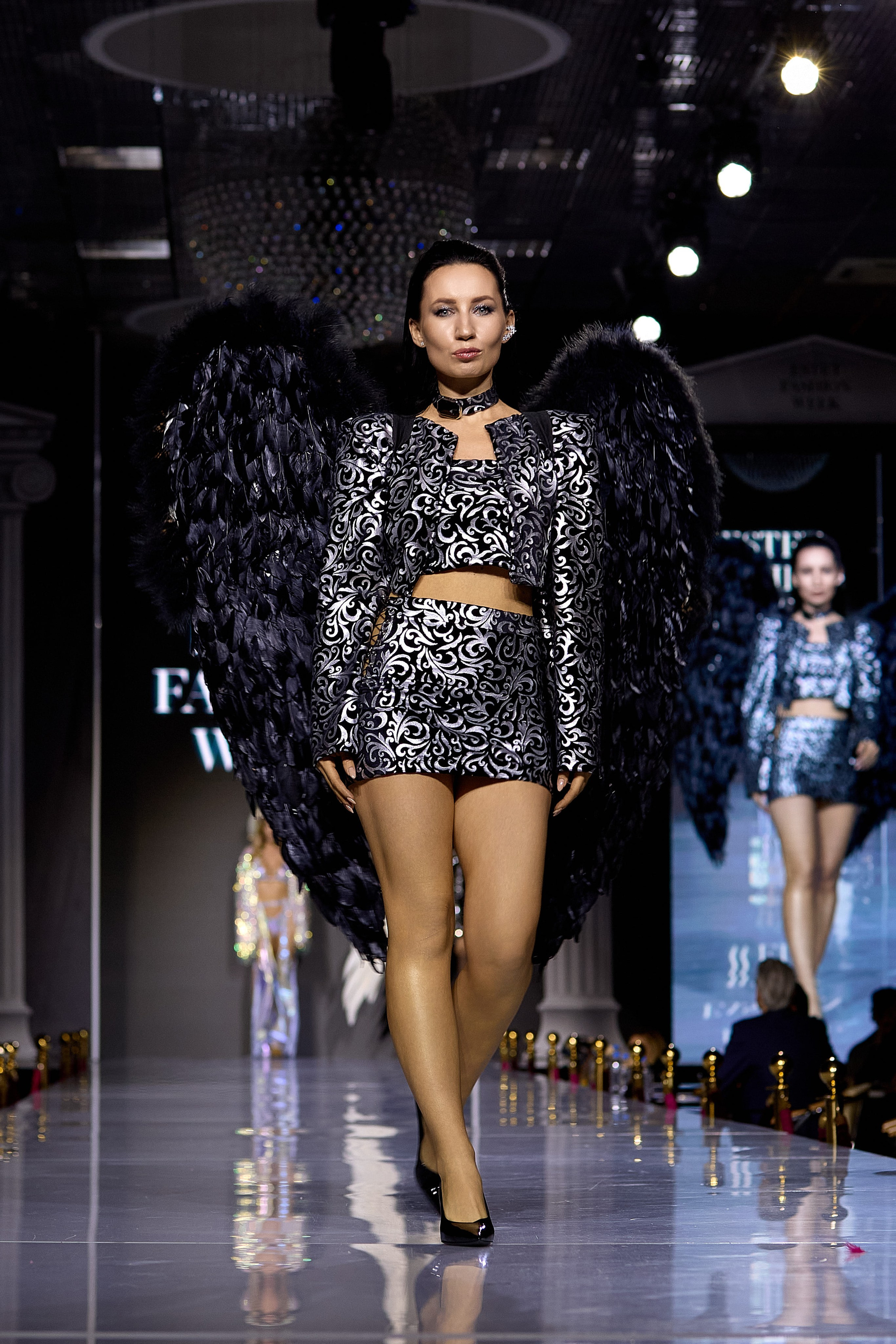 Показ в стиле Victoria's Secret | Ювелирная неделя моды «Эстет»